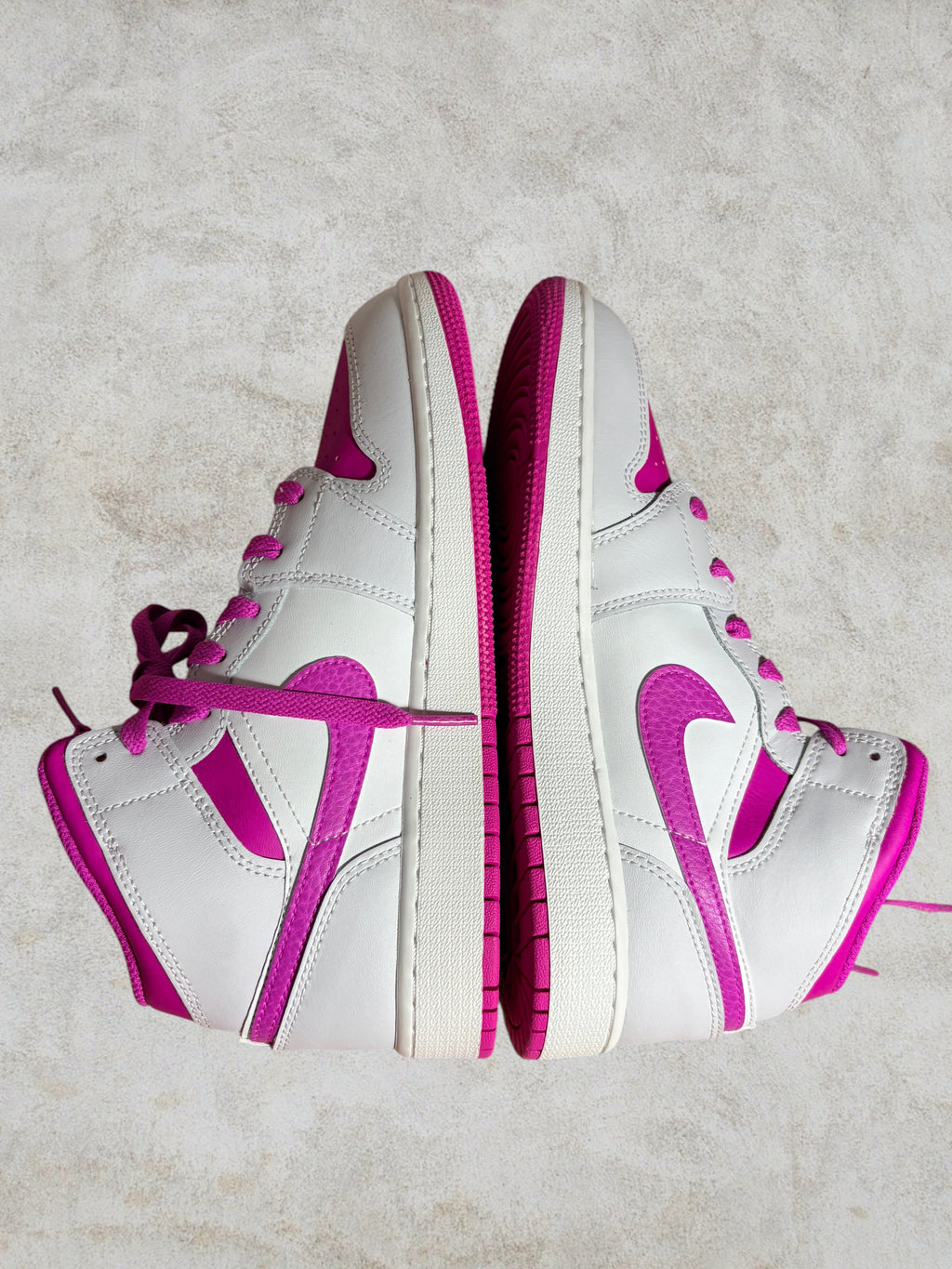 Air Jordan 1 Mid Fire Pink (GS) – Neuve – Taille 38