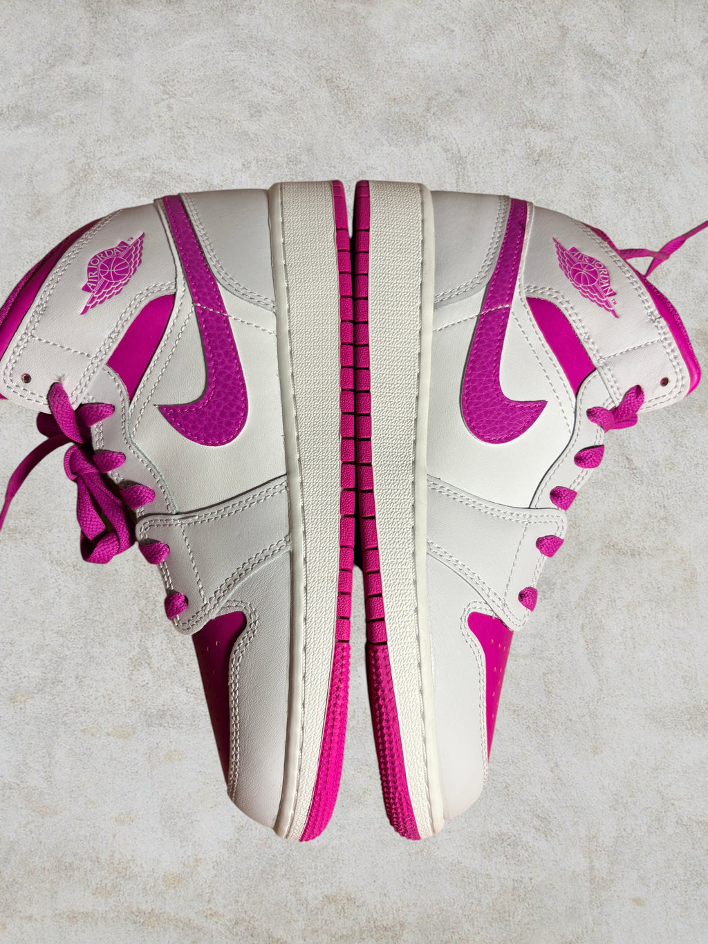 Air Jordan 1 Mid Fire Pink (GS) – Neuve – Taille 38
