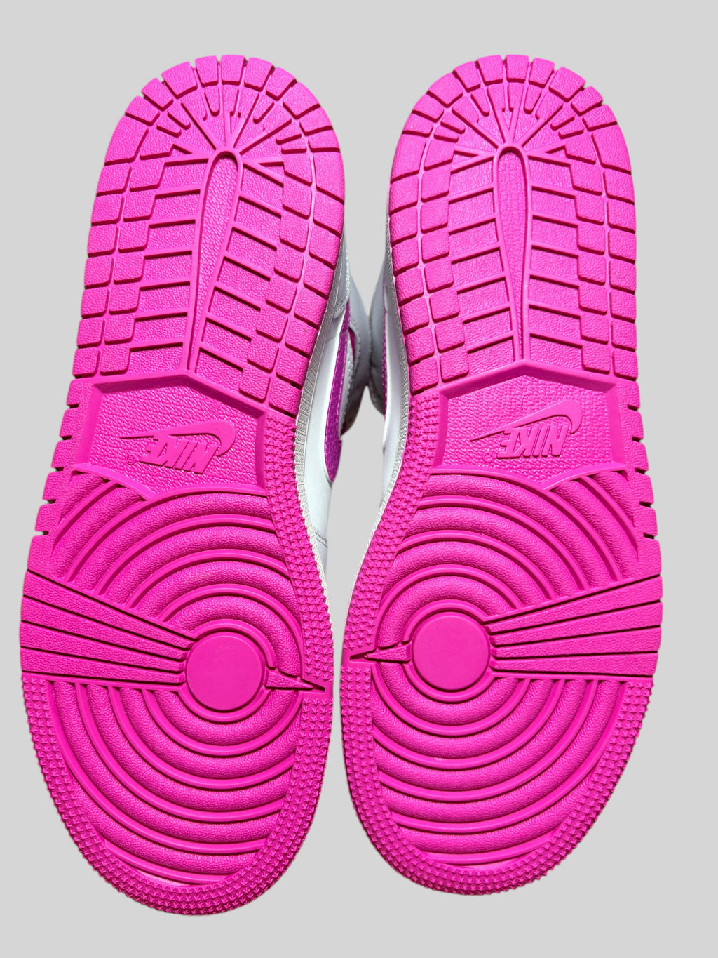 Air Jordan 1 Mid Fire Pink (GS) – Neuve – Taille 38 AIR JORDAN