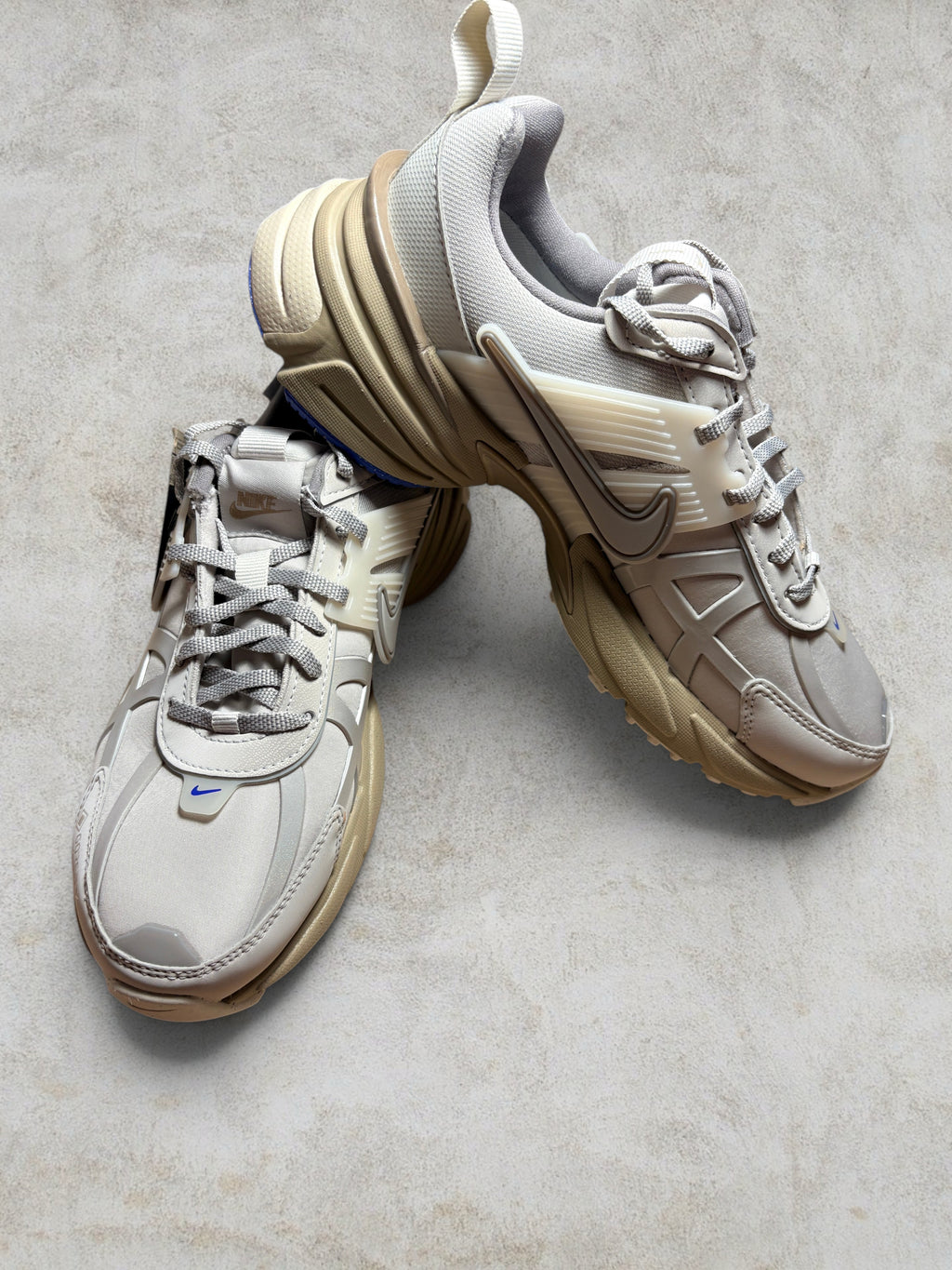 Nike V2K Run GORE-TEX "Light Bone" (ou "Light Iron Ore")