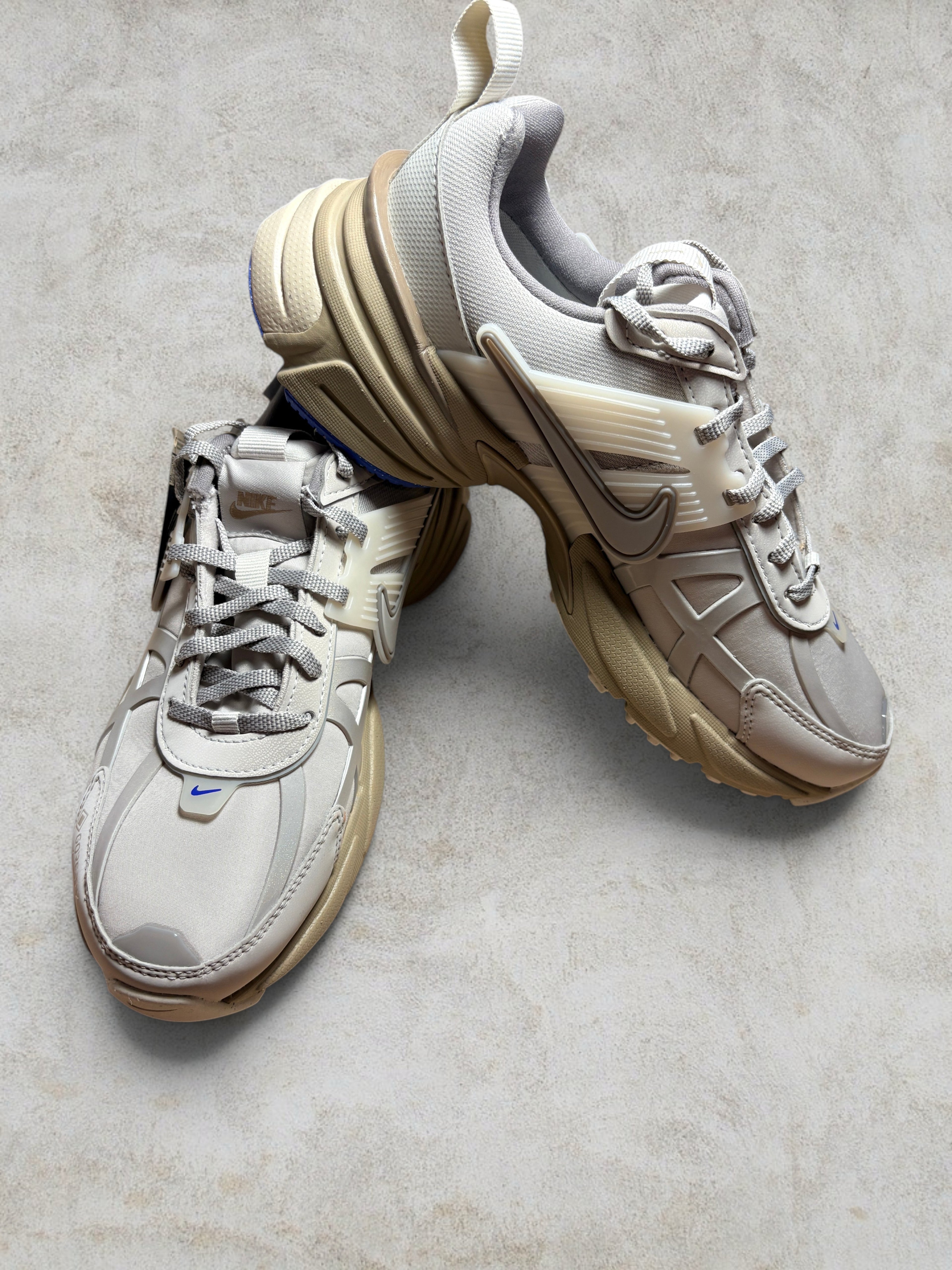 Nike V2K Run GORE-TEX "Light Bone" (ou "Light Iron Ore")
