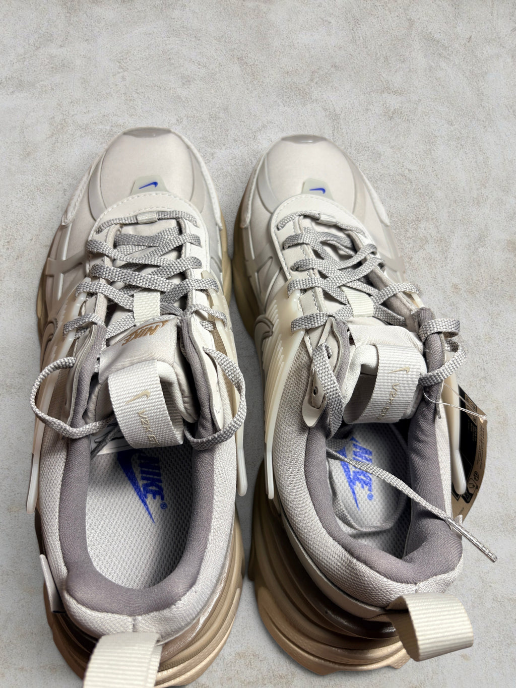 Nike V2K Run GORE-TEX "Light Bone" (ou "Light Iron Ore")