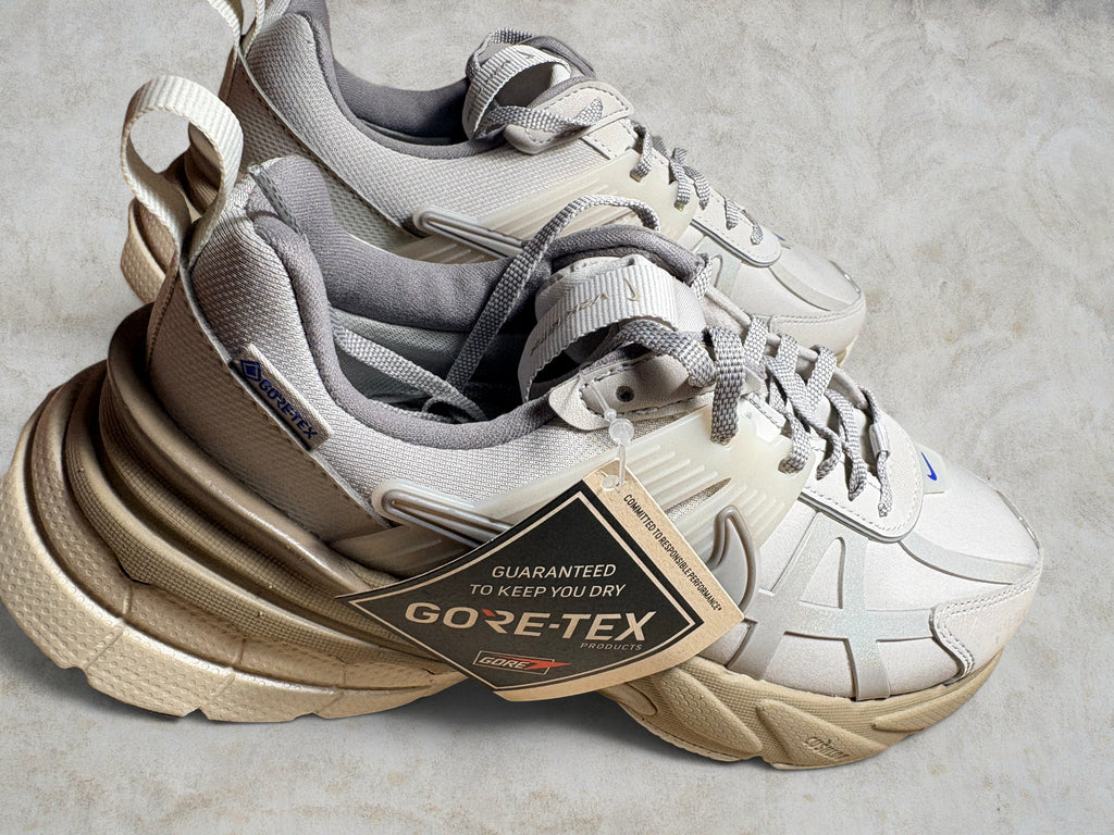 Nike V2K Run GORE-TEX "Light Bone" (ou "Light Iron Ore")