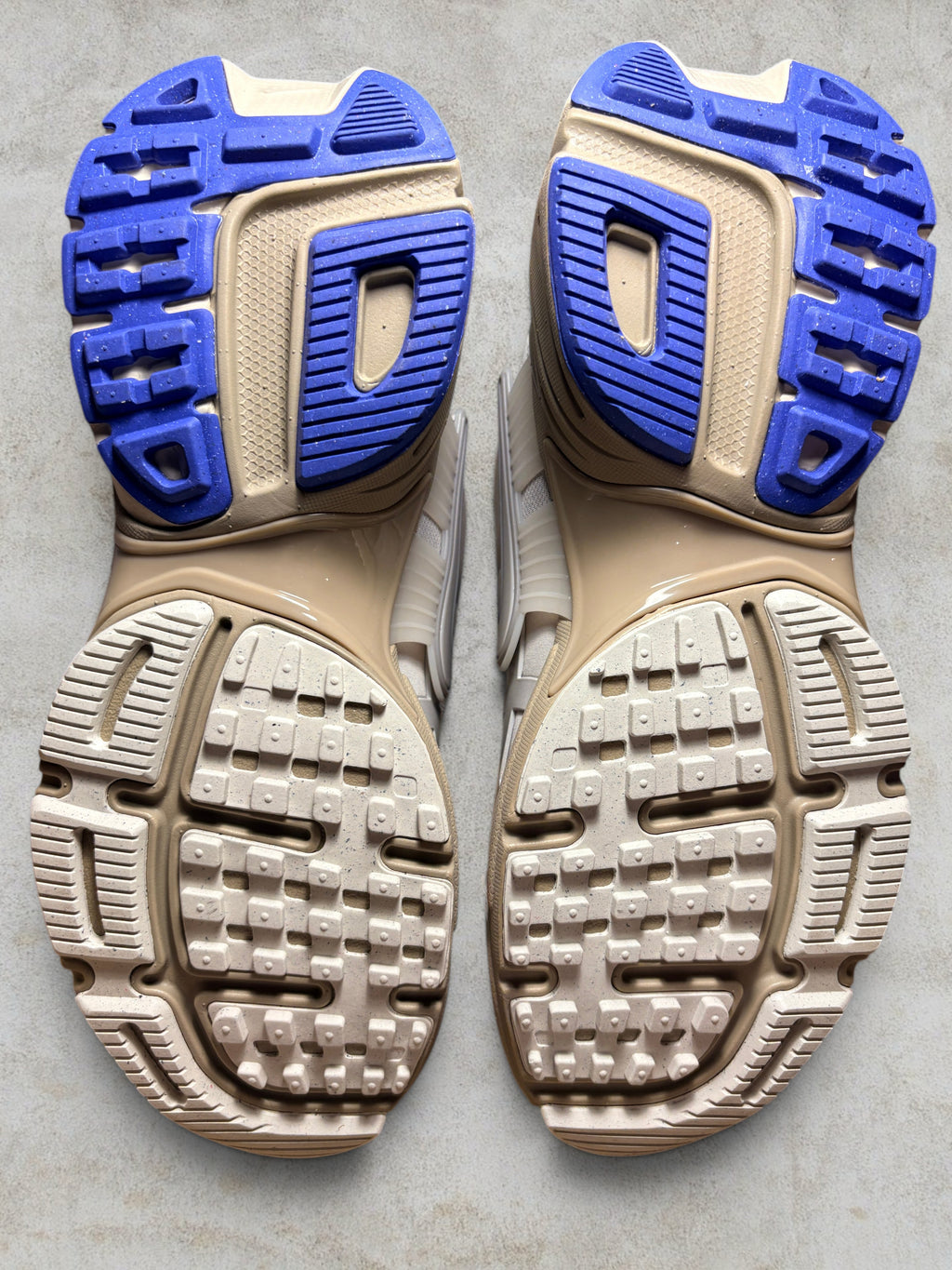 Nike V2K Run GORE-TEX "Light Bone" (ou "Light Iron Ore")