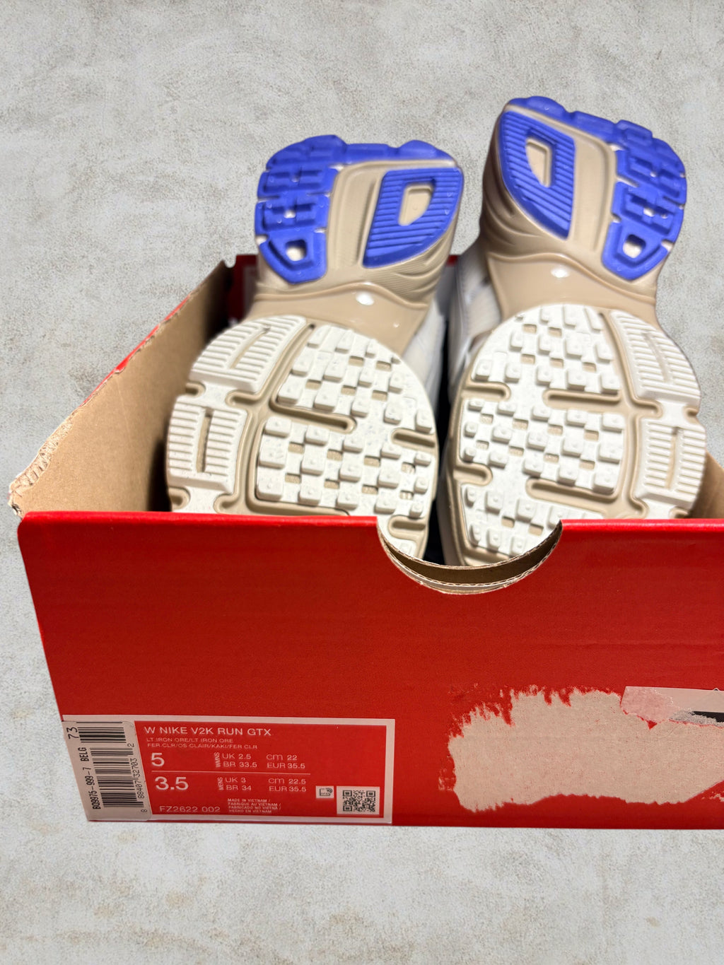Nike V2K Run GORE-TEX "Light Bone" (ou "Light Iron Ore")