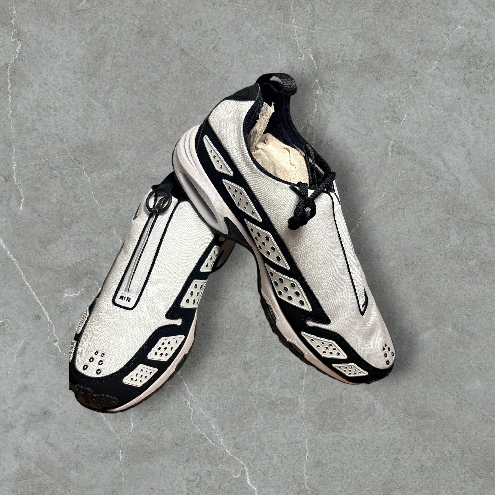 Basket Nike Air Max SNDR Noir et Blanc 44.5