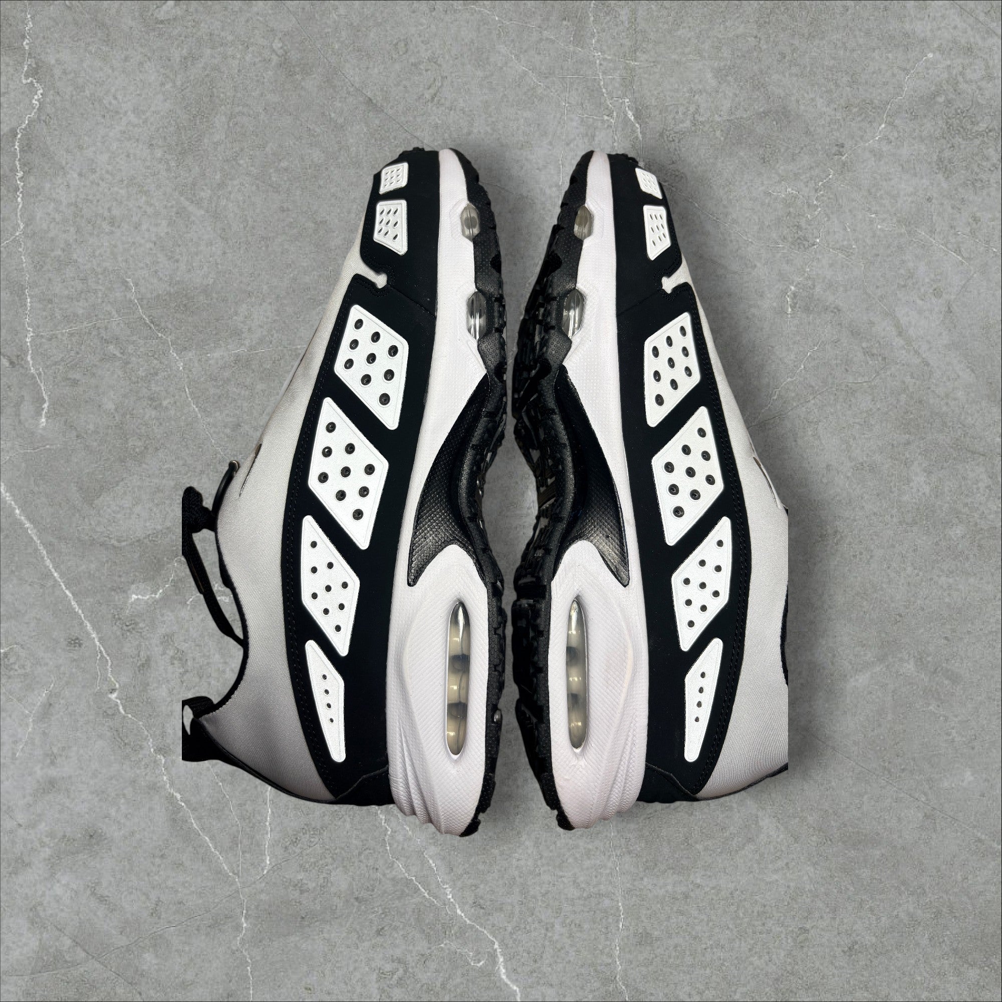 Basket Nike Air Max SNDR Noir et Blanc 44.5