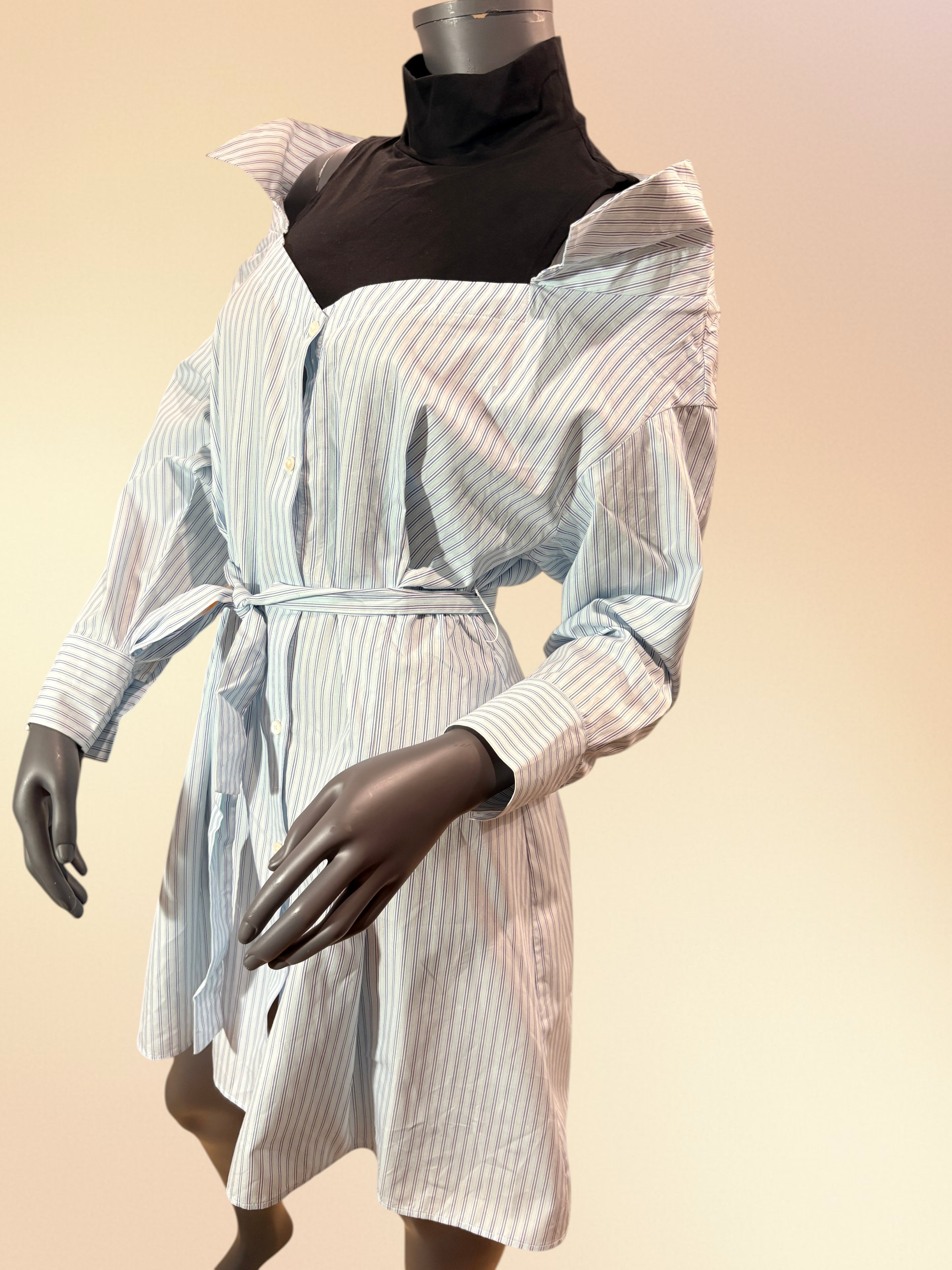 Robe-Chemise Trompe-l’Œil Maje « Riarisa » Rayée Bleu & Blanc – Neuve avec Étiquette (Taille 38)
