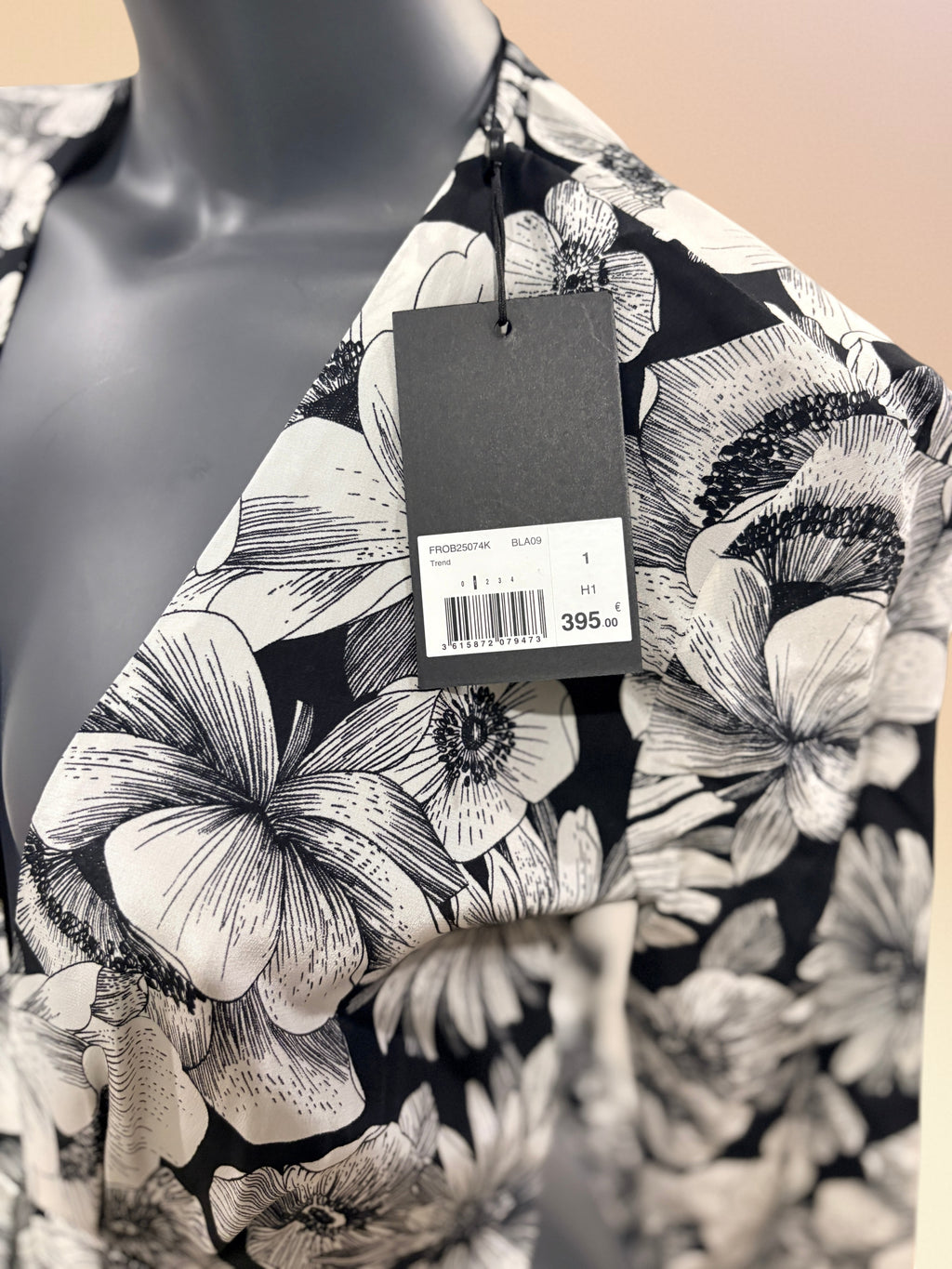 Robe Maxi en Soie Imprimé Floral Noir & Blanc – The Kooples