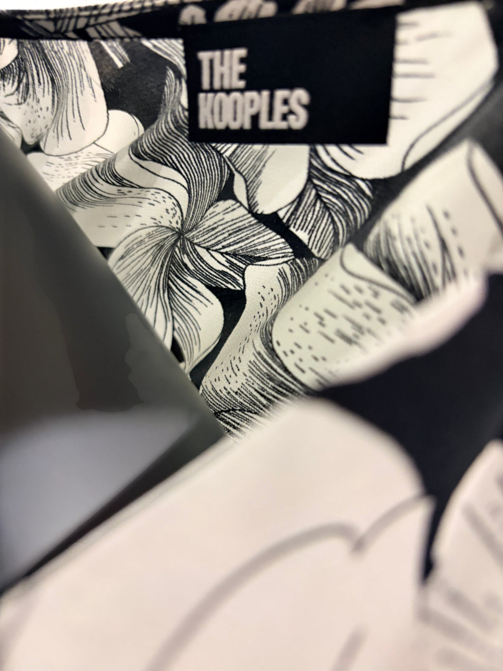 Robe Maxi en Soie Imprimé Floral Noir & Blanc – The Kooples