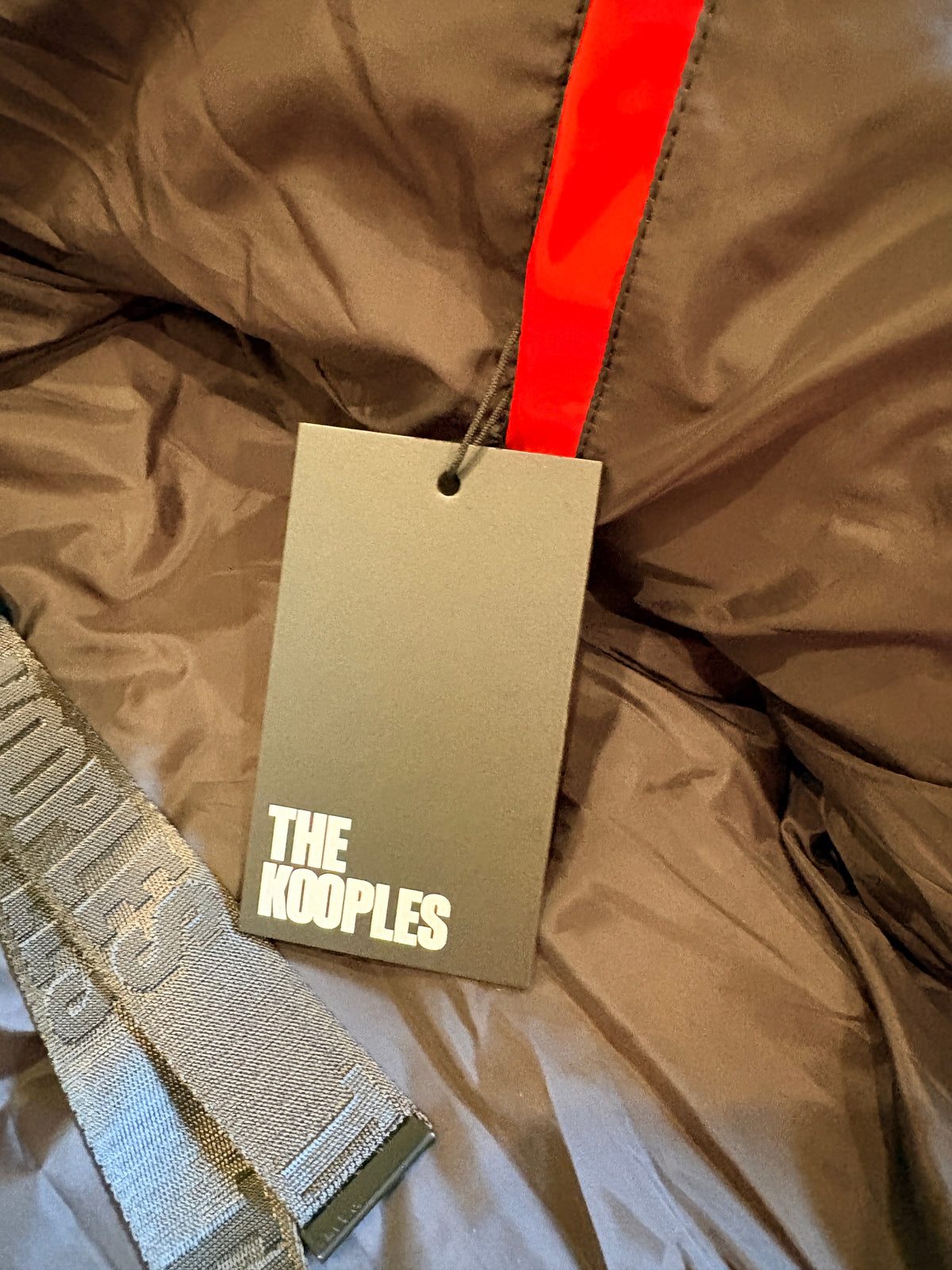 The Kooples - Doudoune à capuche rouge verni - Neuve avec étiquette The Kooples