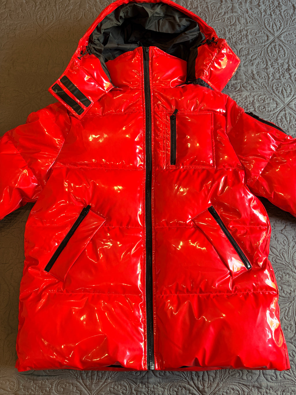 The Kooples - Doudoune à capuche rouge verni - Neuve avec étiquette The Kooples