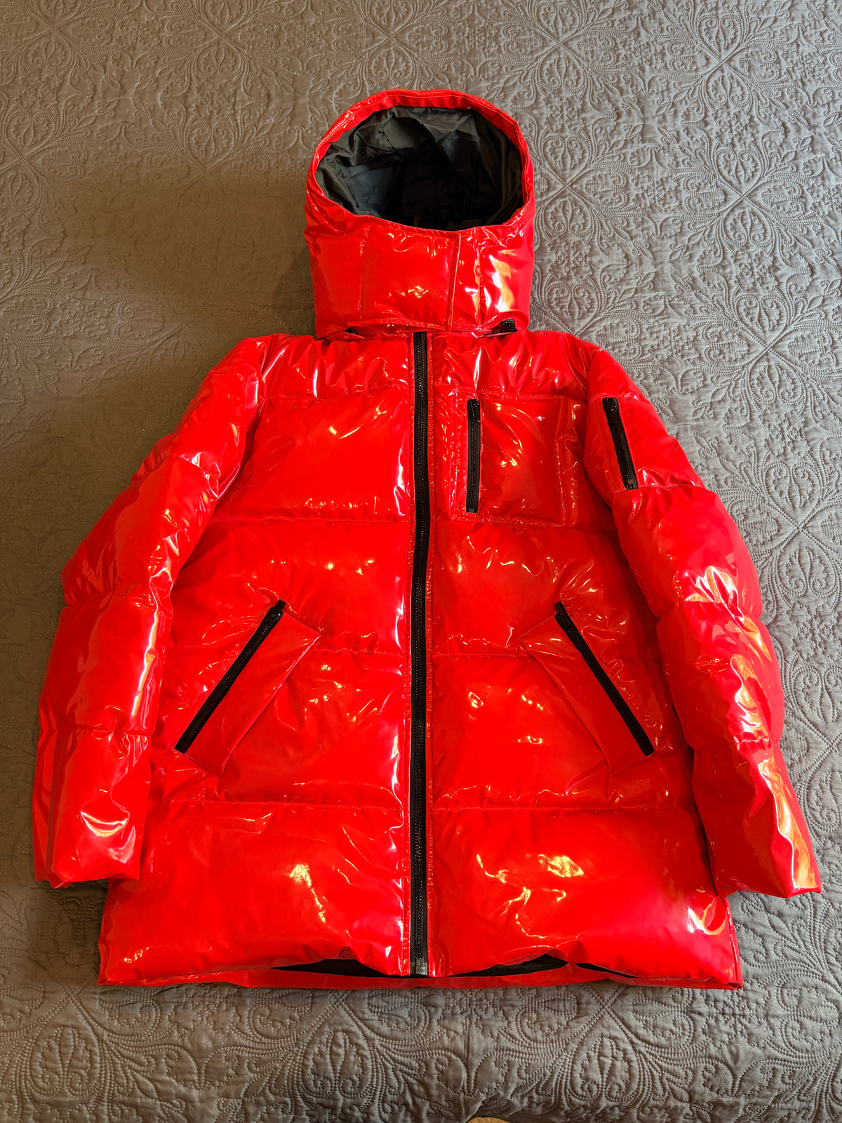 The Kooples - Doudoune à capuche rouge verni - Neuve avec étiquette The Kooples