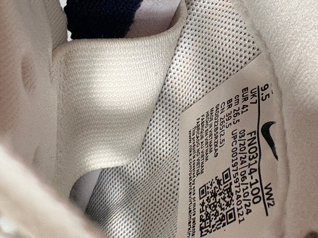 Nike - Jam - White / Midnight Navy / University Gold - Neuve avec étiquette NIKE