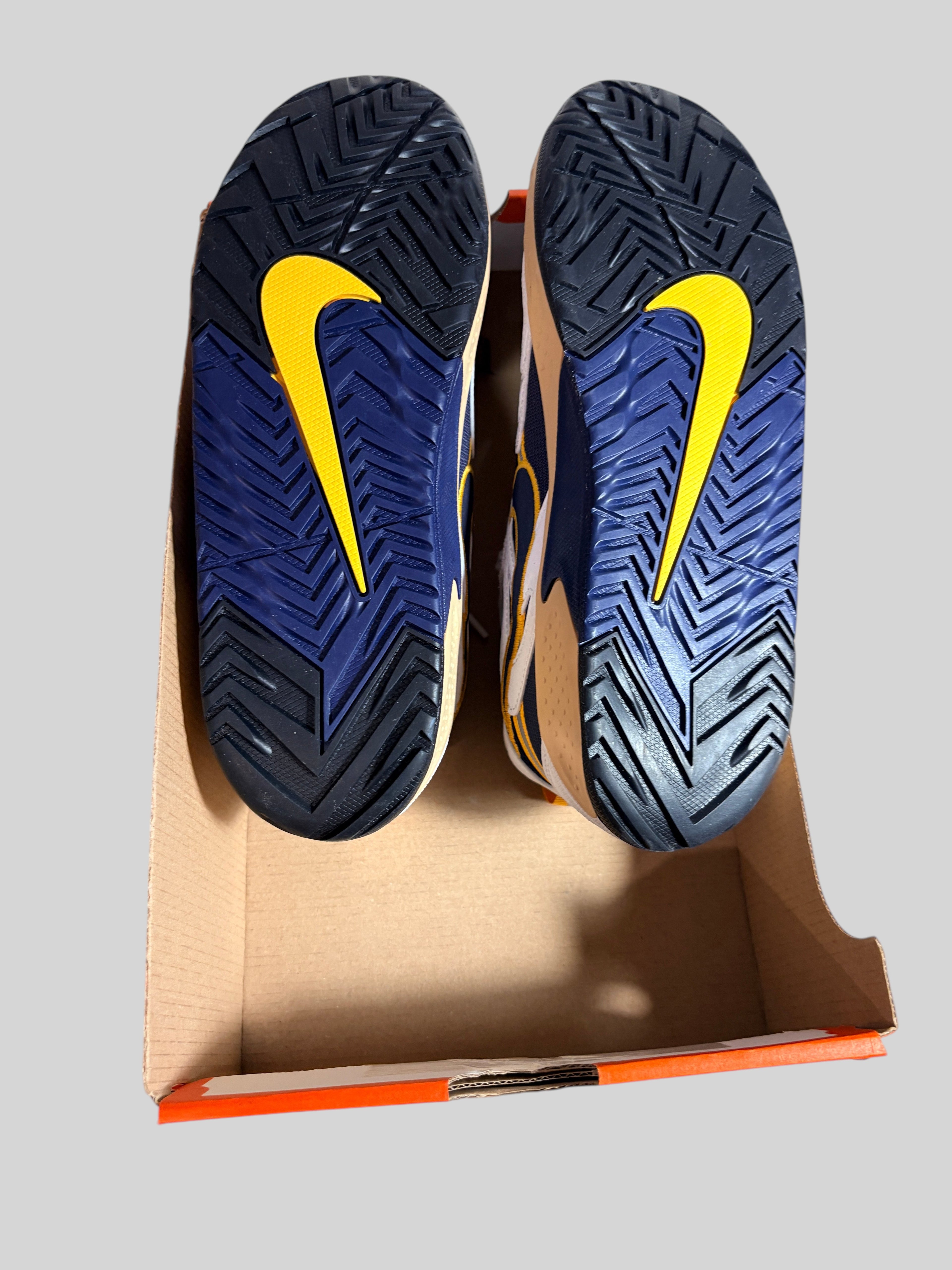 Nike - Jam - White / Midnight Navy / University Gold - Neuve avec étiquette NIKE