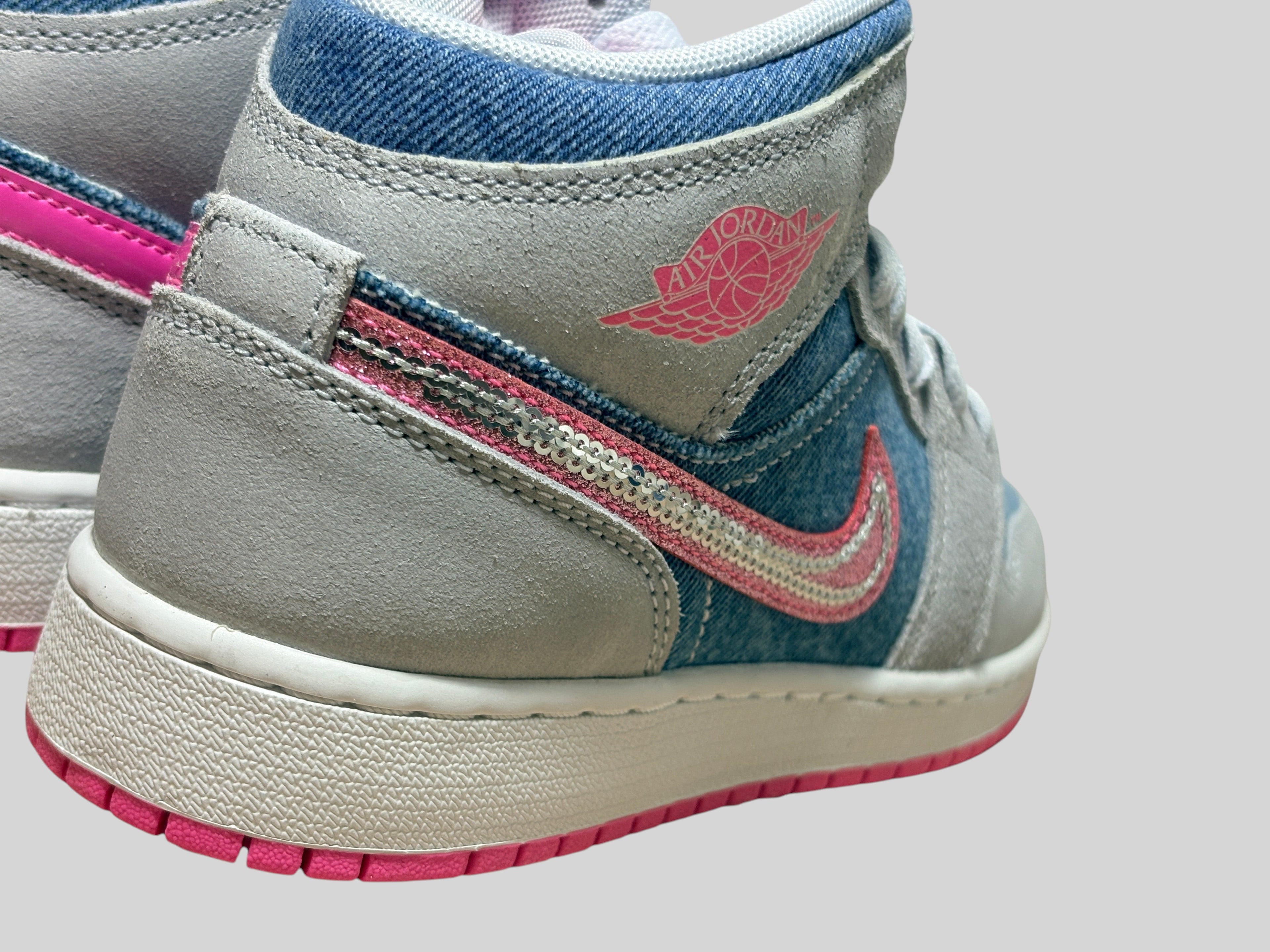 Air Jordan 1 Mid SE (GS) Cobalt Bliss / Pink Glow AIR JORDAN