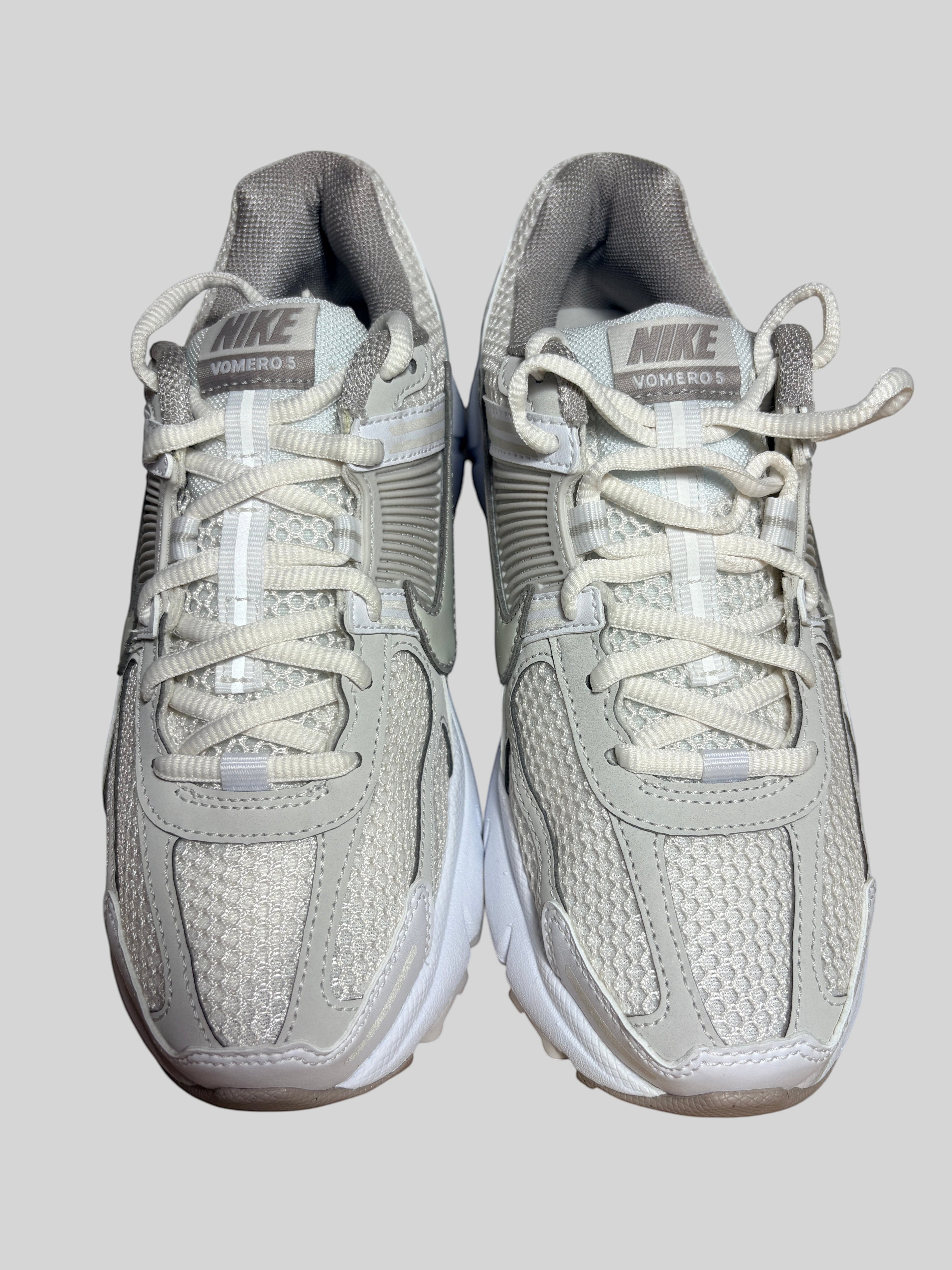 Nike - Zoom Vomero 5 - Light Bone / White / Grey - Neuve avec étiquette NIKE