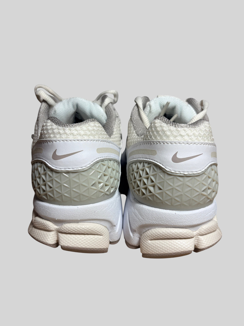 Nike - Zoom Vomero 5 - Light Bone / White / Grey - Neuve avec étiquette NIKE
