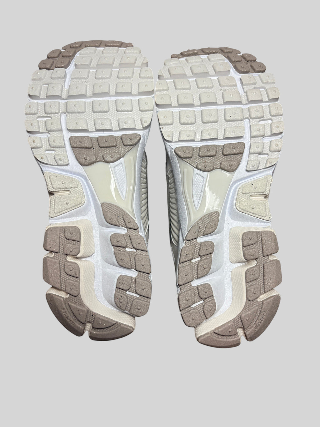 Nike - Zoom Vomero 5 - Light Bone / White / Grey - Neuve avec étiquette NIKE