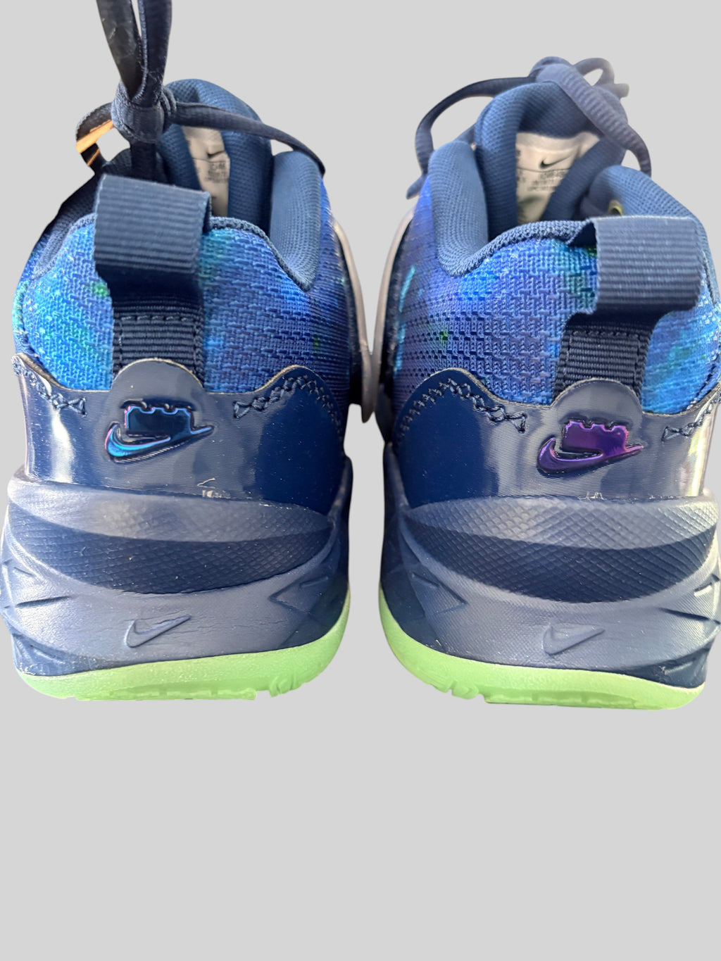 Baskets Nike TNike - Hustle D 12 x LEGO® Collection - Brave Blue / Multi-Color / Green Strike / Black - Neuve avec étiquetteeam Hustle D 12 x LEGO® Collection (GS) – Brave Blue NIKE