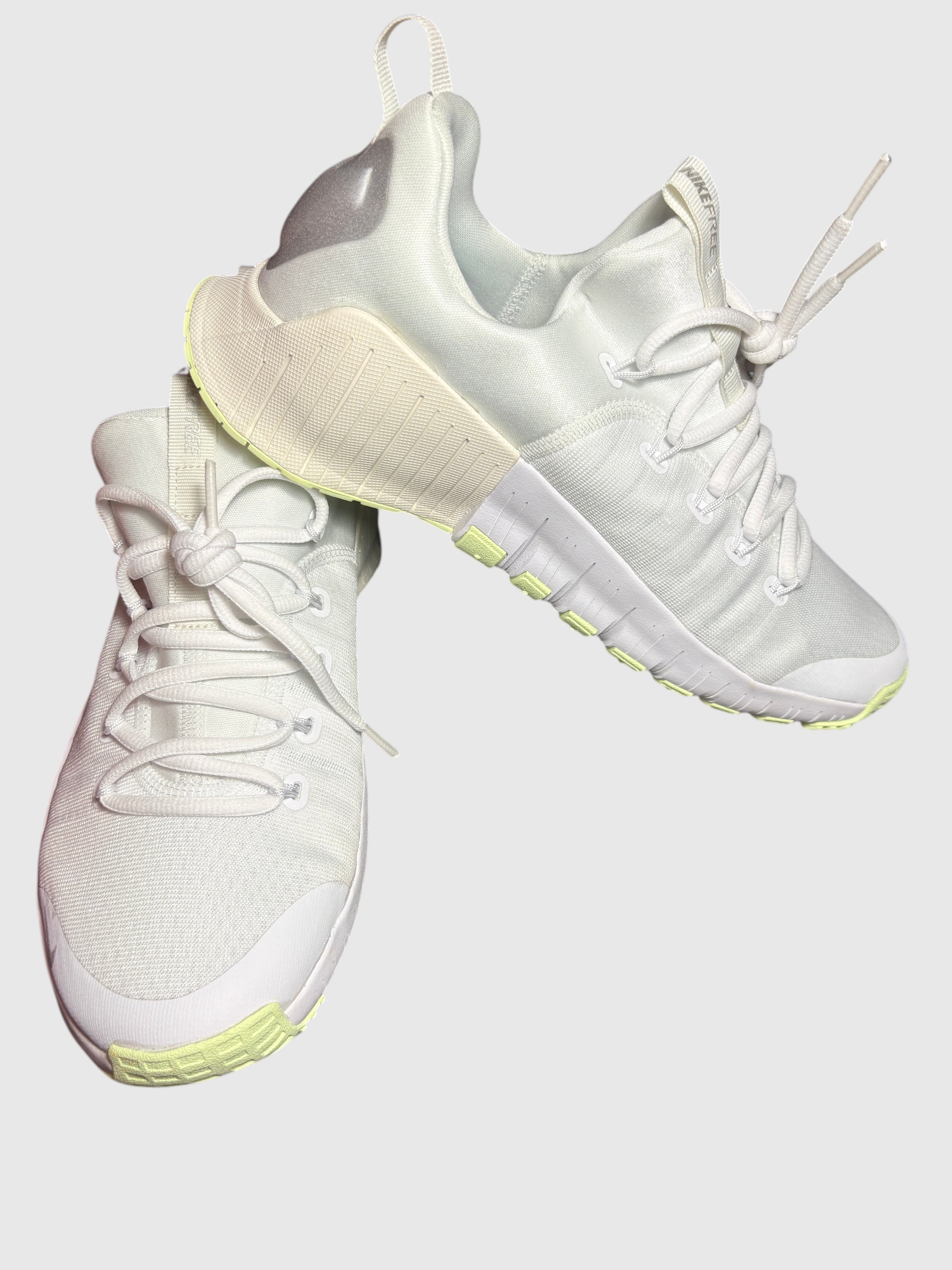 Baskets de Fitness Nike Free Metcon 6 Femme – Blanc / Argent Métallisé / Volt (Taille 42 EU)
