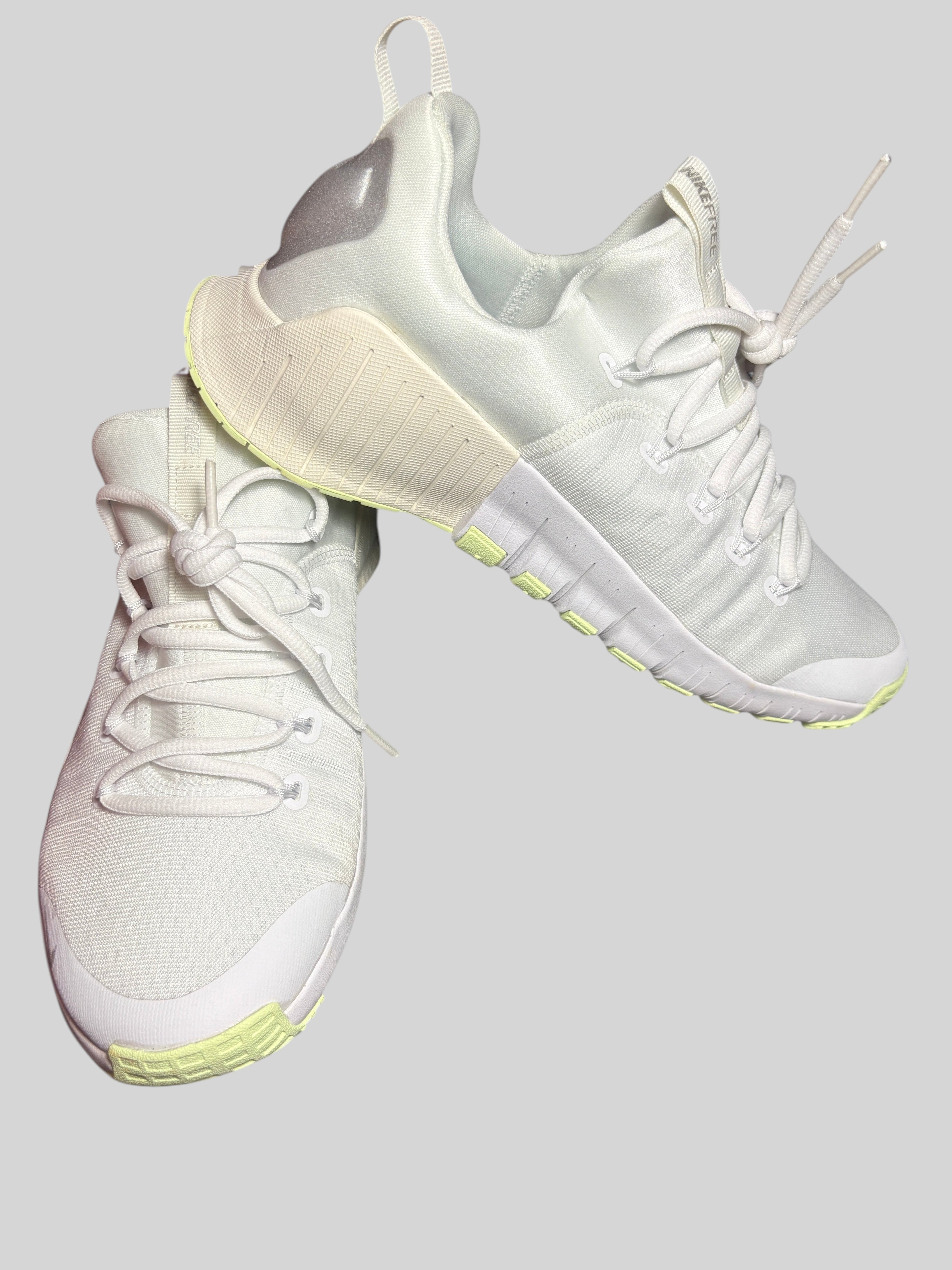 Baskets de Fitness Nike Free Metcon 6 Femme – Blanc / Argent Métallisé / Volt NIKE