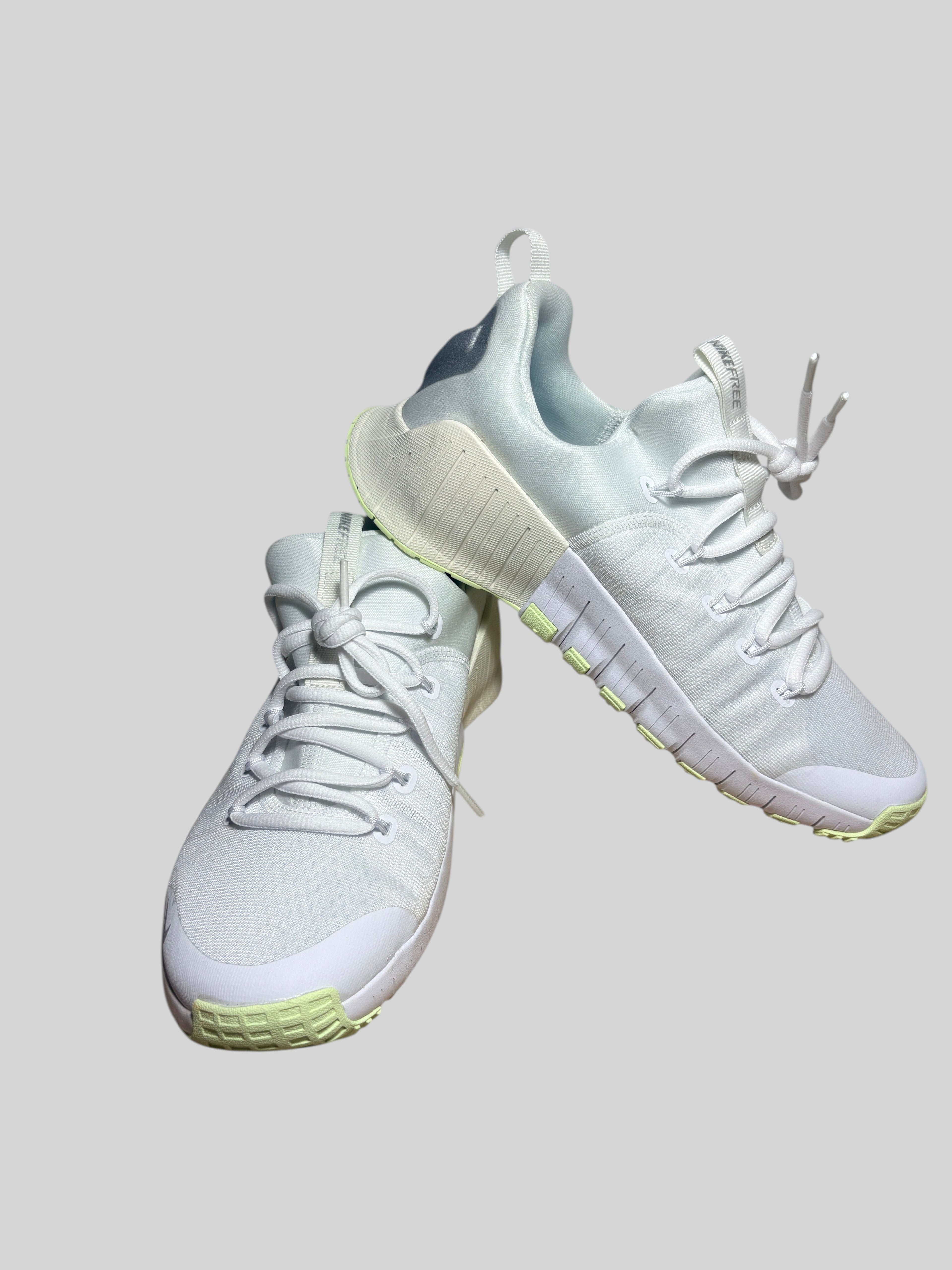 Baskets de Fitness Nike Free Metcon 6 Femme – Blanc / Argent Métallisé / Volt NIKE
