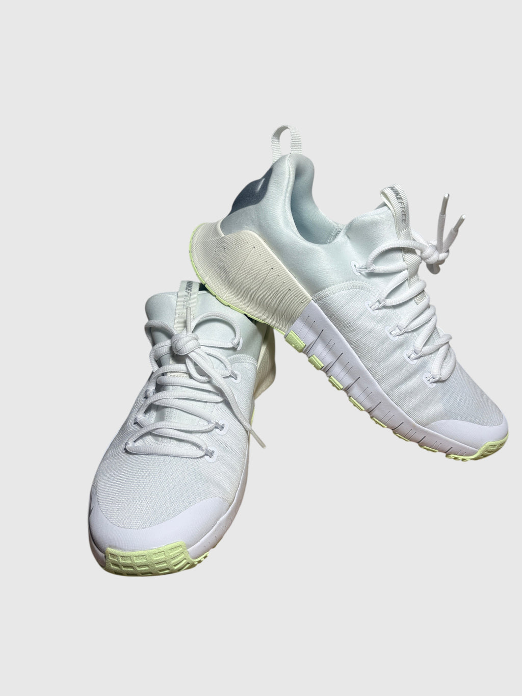 Baskets de Fitness Nike Free Metcon 6 Femme – Blanc / Argent Métallisé / Volt (Taille 42 EU)