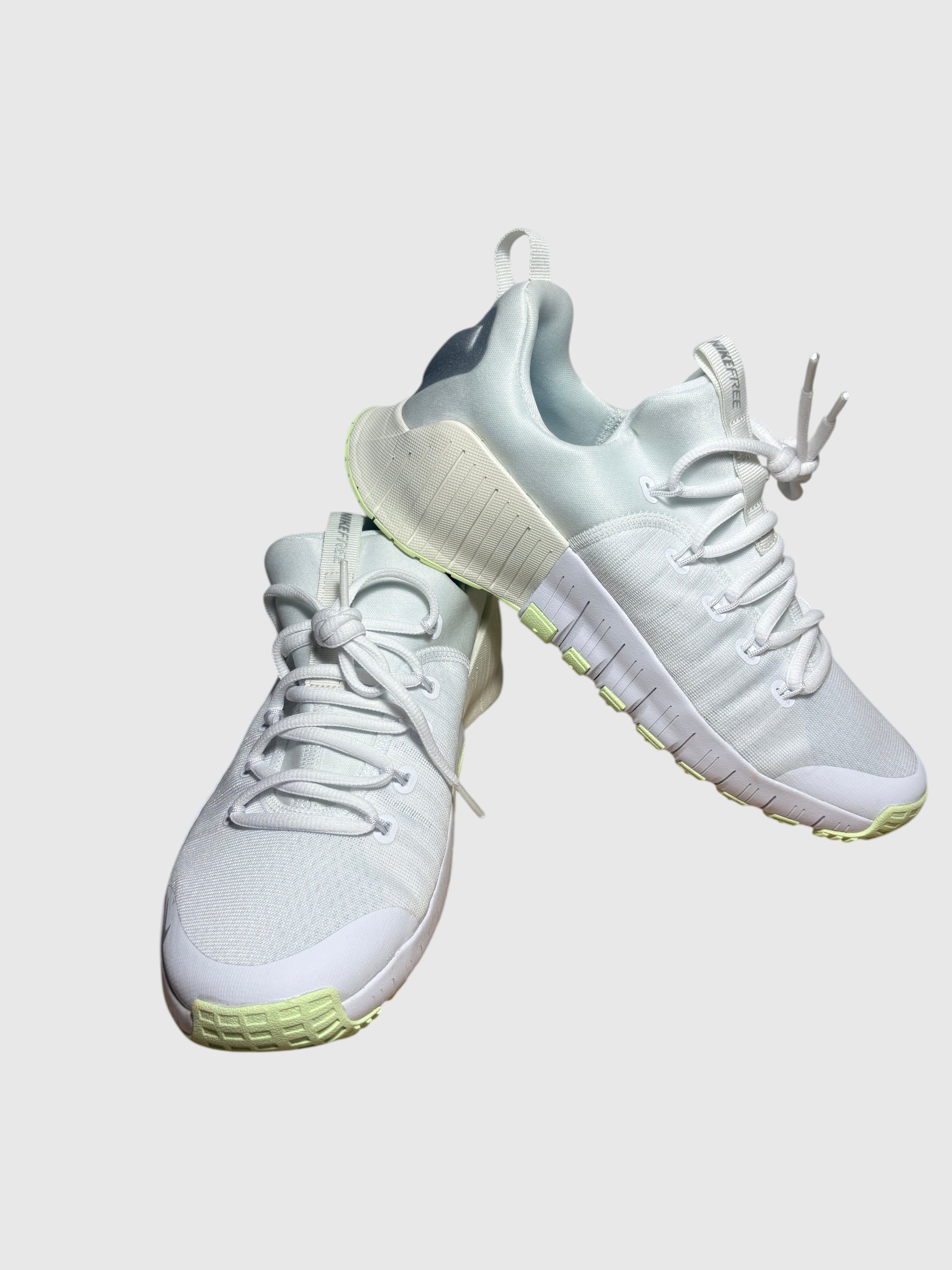 Baskets de Fitness Nike Free Metcon 6 Femme – Blanc / Argent Métallisé / Volt (Taille 42 EU)