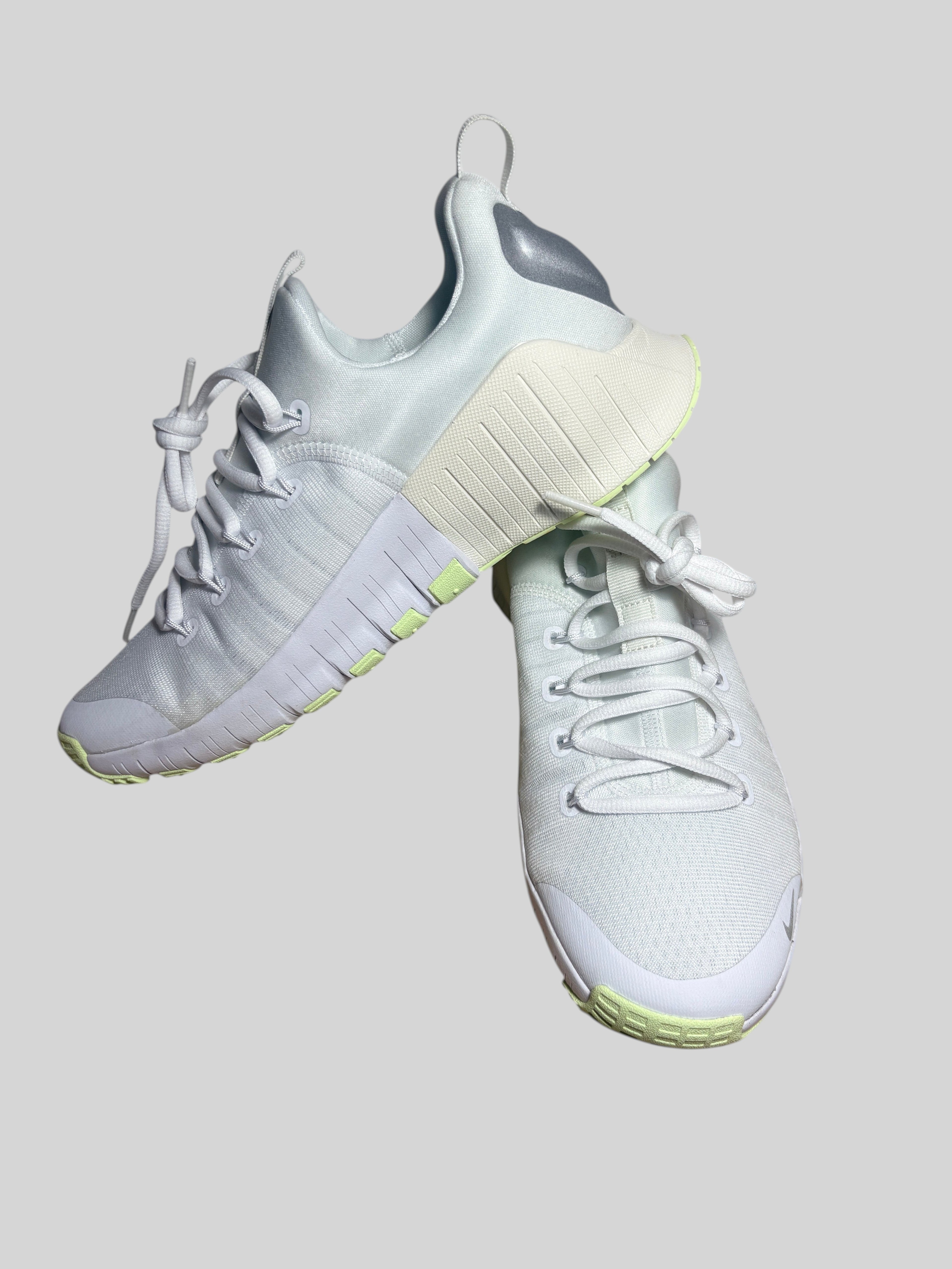 Baskets de Fitness Nike Free Metcon 6 Femme – Blanc / Argent Métallisé / Volt NIKE