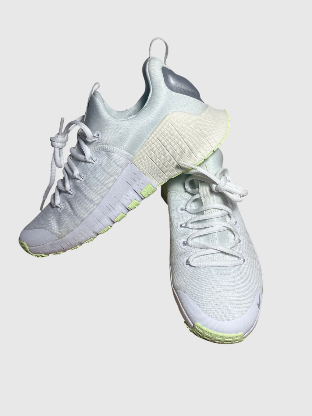Baskets de Fitness Nike Free Metcon 6 Femme – Blanc / Argent Métallisé / Volt (Taille 42 EU)