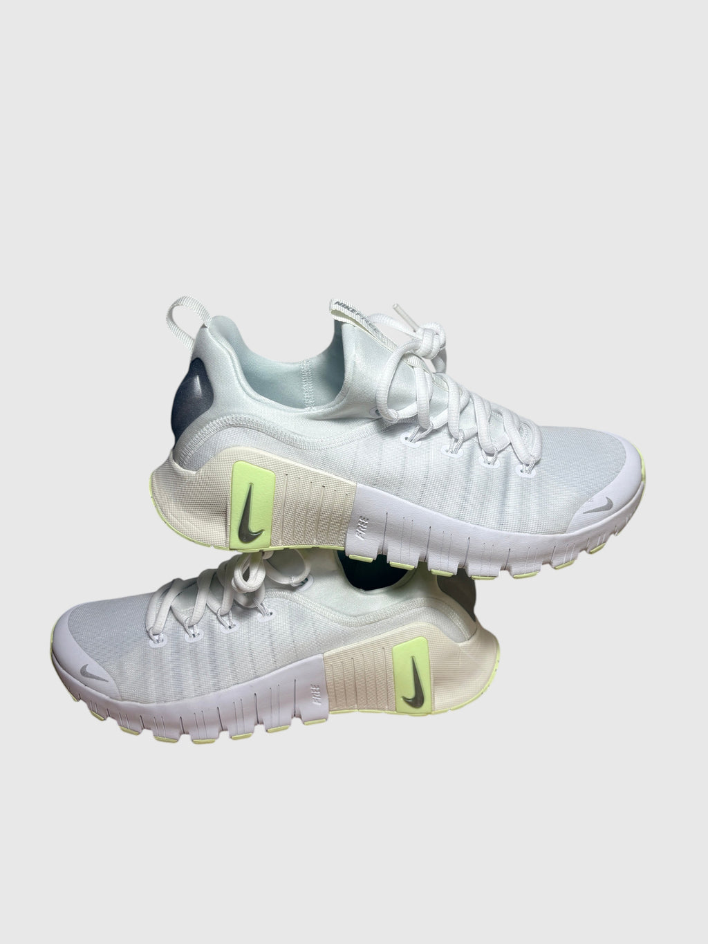 Baskets de Fitness Nike Free Metcon 6 Femme – Blanc / Argent Métallisé / Volt (Taille 42 EU)