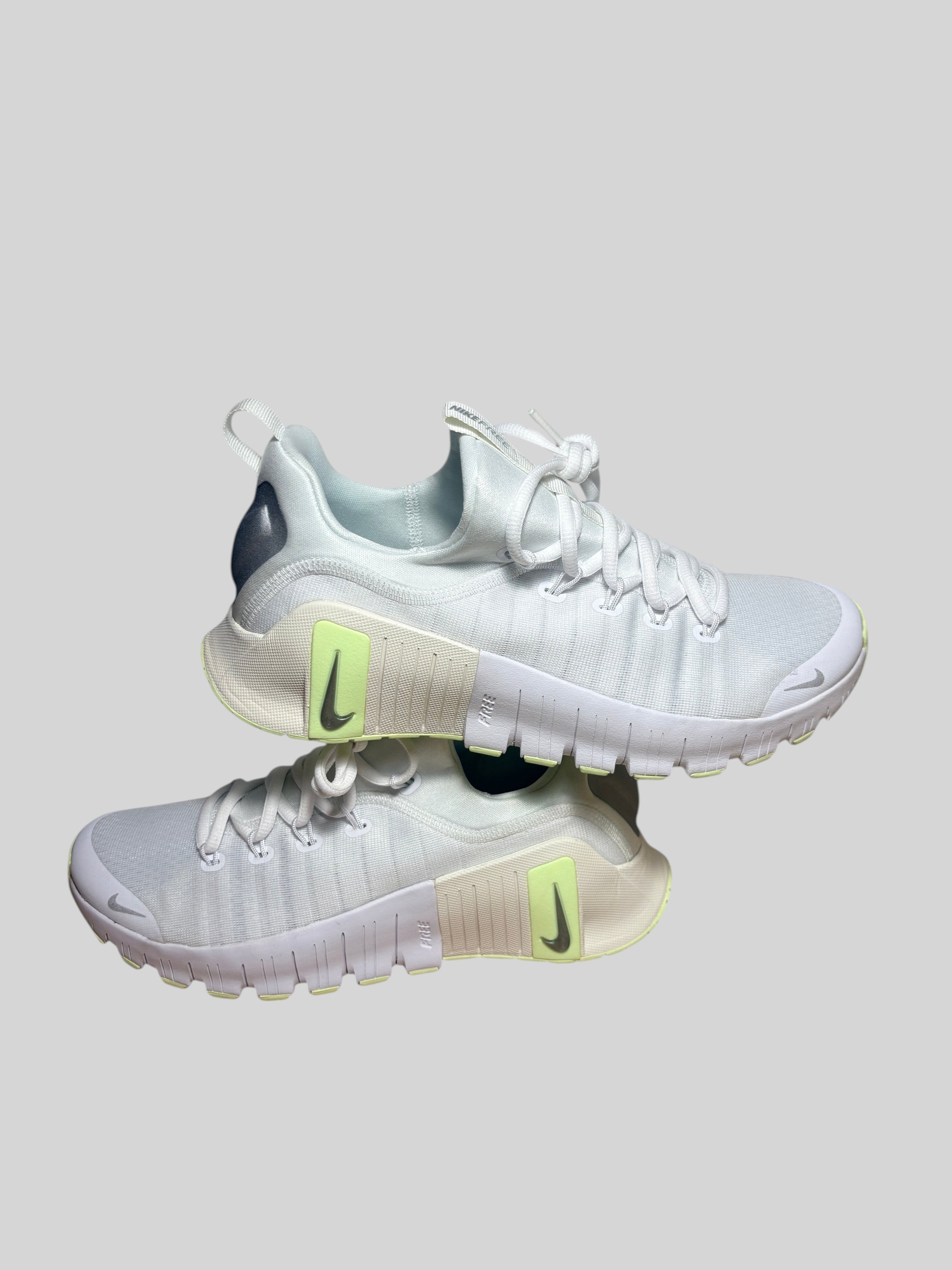 Baskets de Fitness Nike Free Metcon 6 Femme – Blanc / Argent Métallisé / Volt NIKE