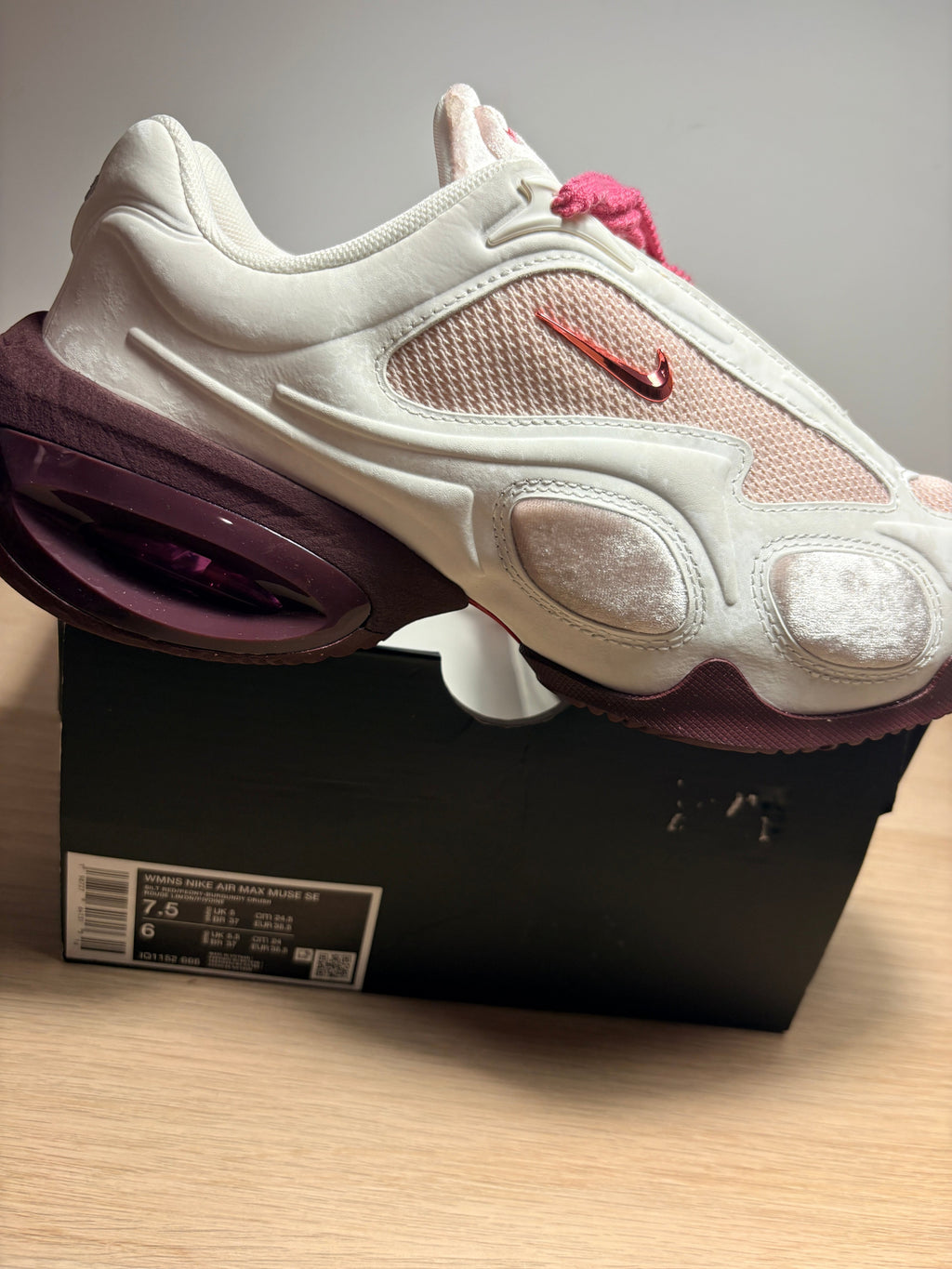 Baskets Nike Air Max Muse SE (Sail / Peony / Burgundy Crush) - Femme