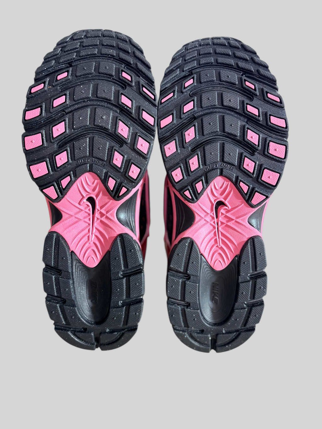 Nike - V5 RNR - Black / Peony / Black - Neuve avec étiquette NIKE