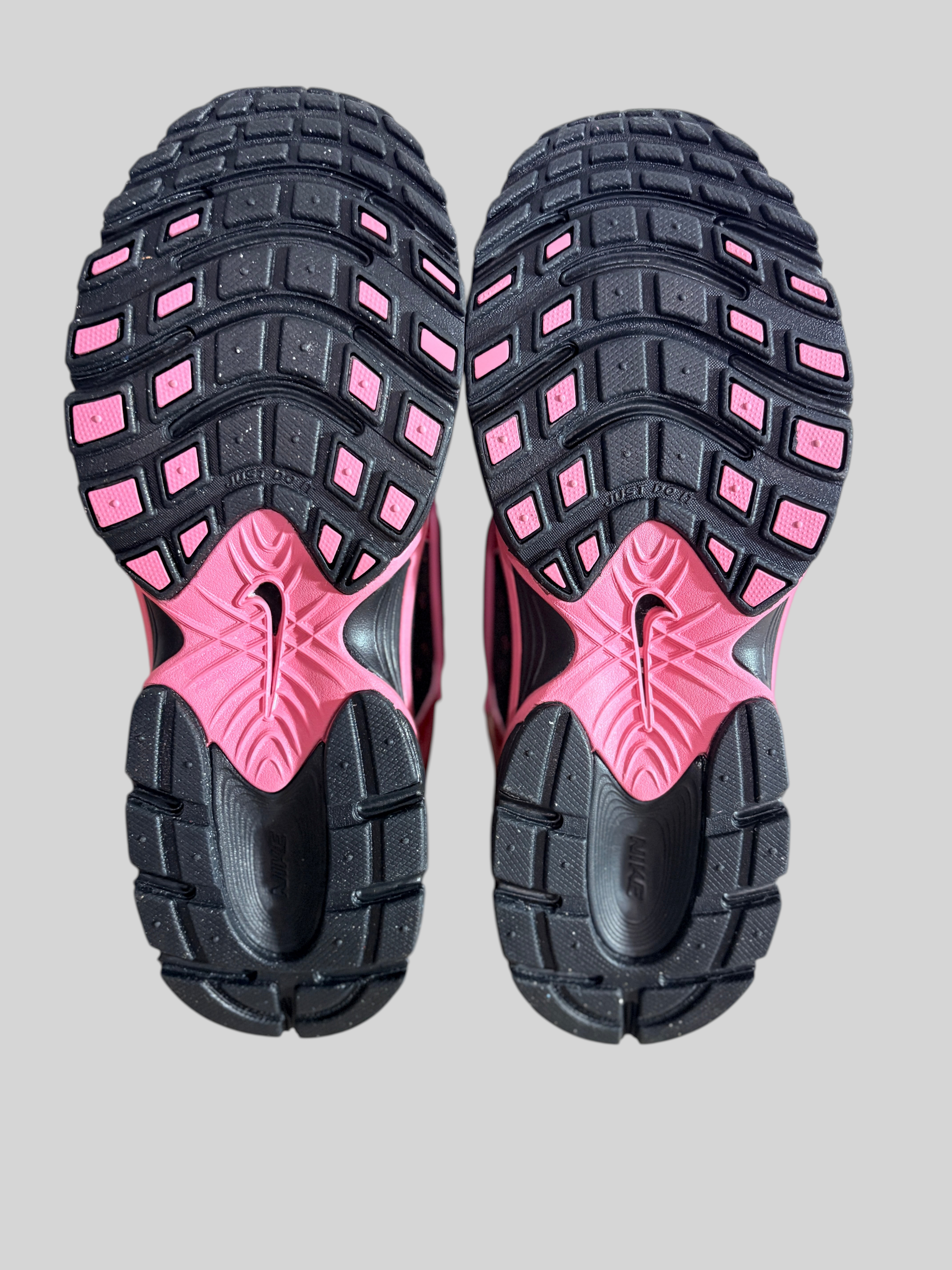 Nike - V5 RNR - Black / Peony / Black - Neuve avec étiquette NIKE