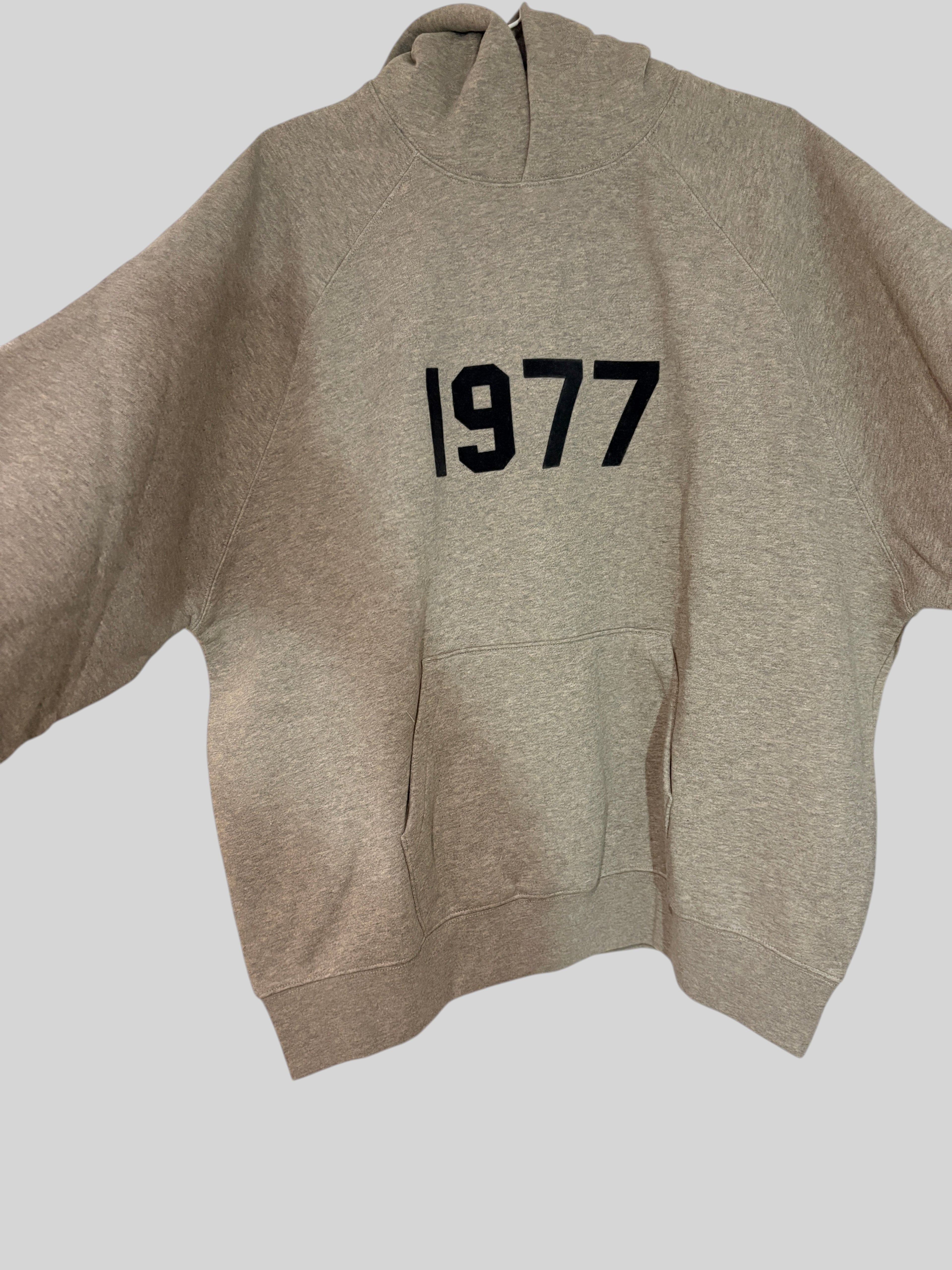 Fear of God ESSENTIALS - 1977 Hoodie - Dark Oatmeal - Neuf avec étiquette Fear of God Essentials
