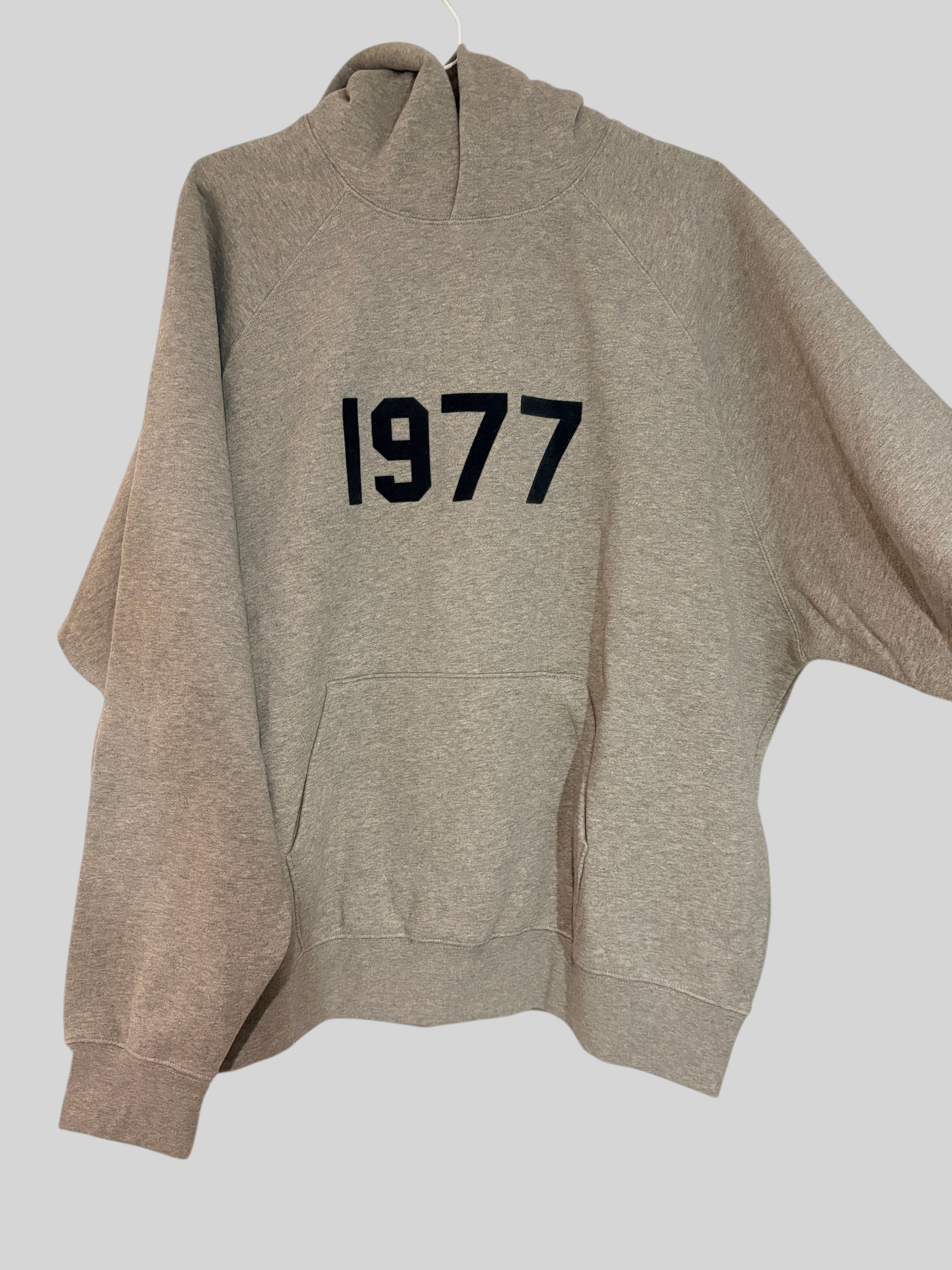 Fear of God ESSENTIALS - 1977 Hoodie - Dark Oatmeal - Neuf avec étiquette Fear of God Essentials
