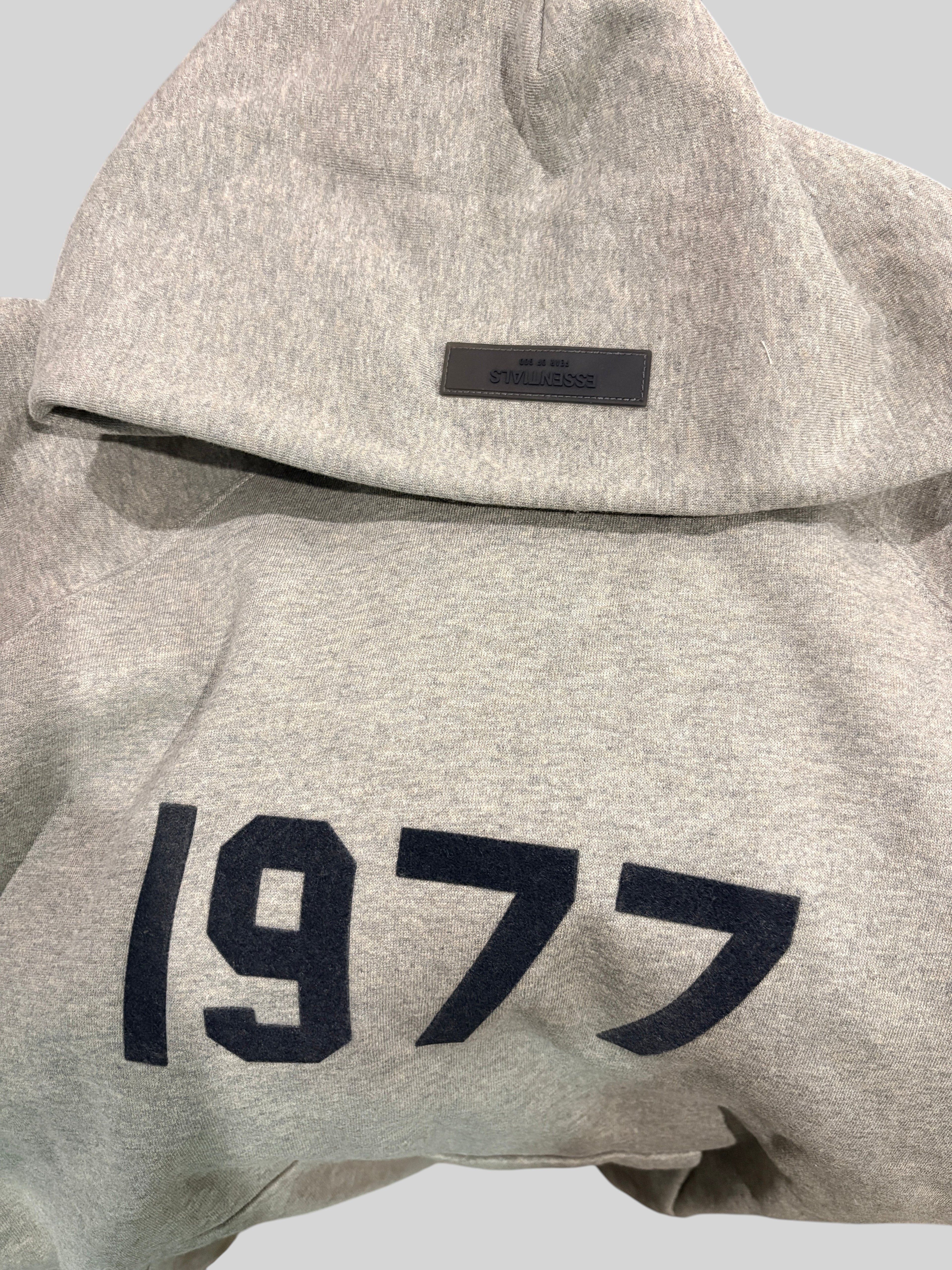 Fear of God ESSENTIALS - 1977 Hoodie - Dark Oatmeal - Neuf avec étiquette Fear of God Essentials