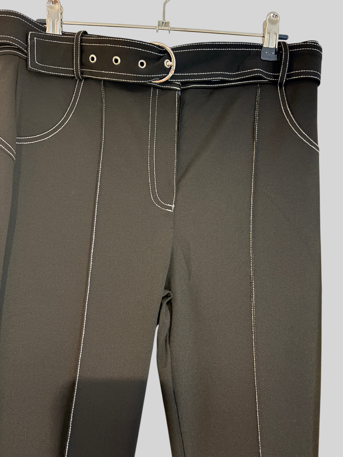 Sandro Pantalon noir surpiqûres contrastées avec ceinture – Neuf avec étiquette SANDRO