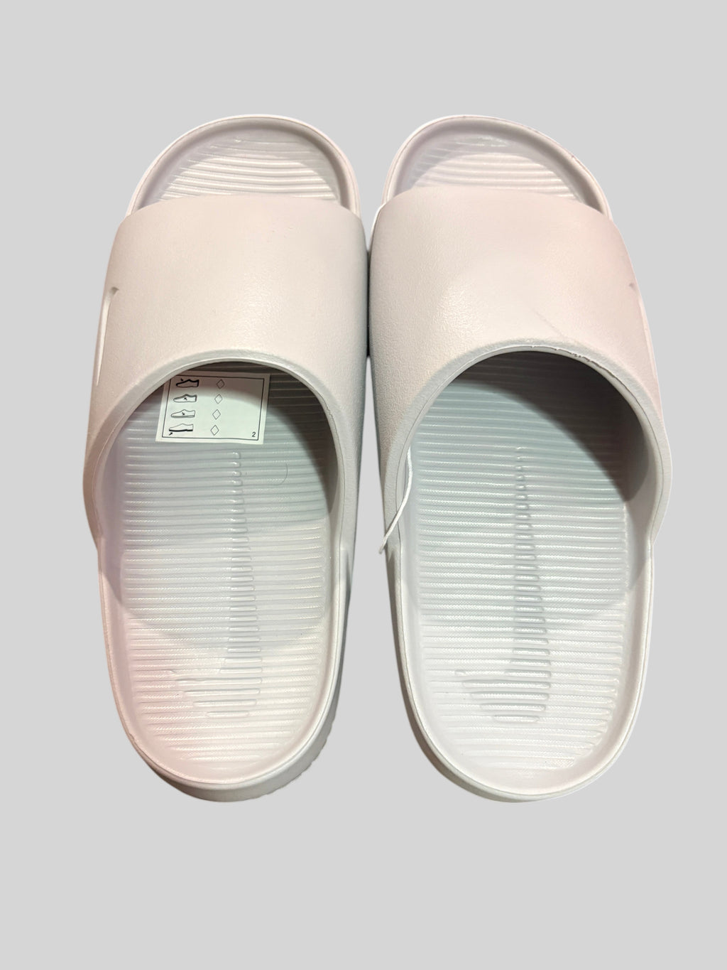 Nike Calm Slide - Wolf Grey / Photon Dust - Neuve avec étiquette NIKE