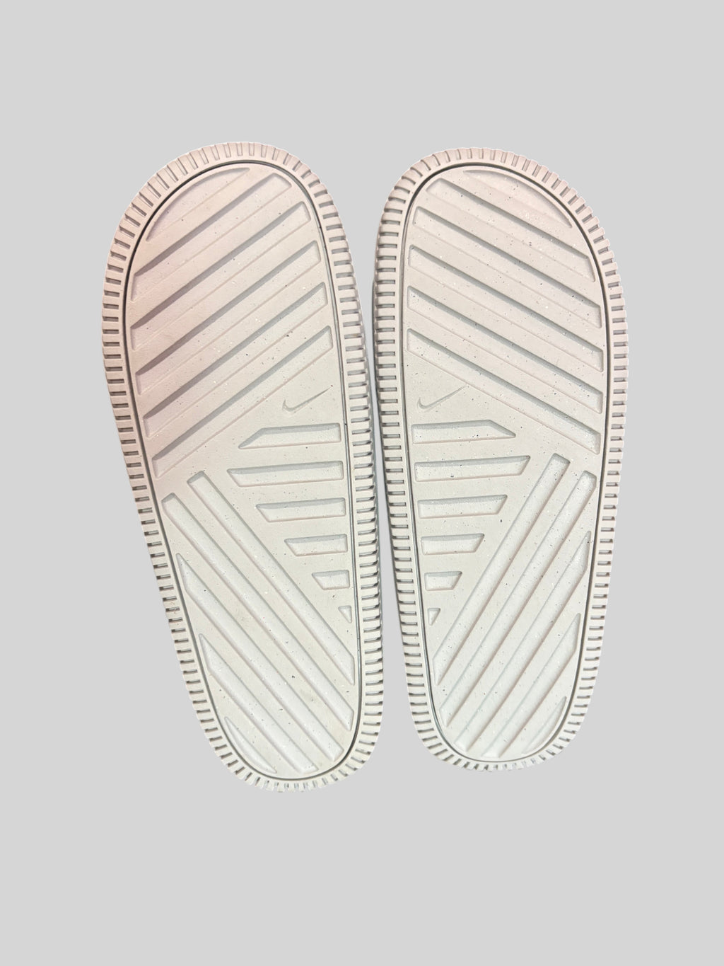 Nike Calm Slide - Wolf Grey / Photon Dust - Neuve avec étiquette NIKE