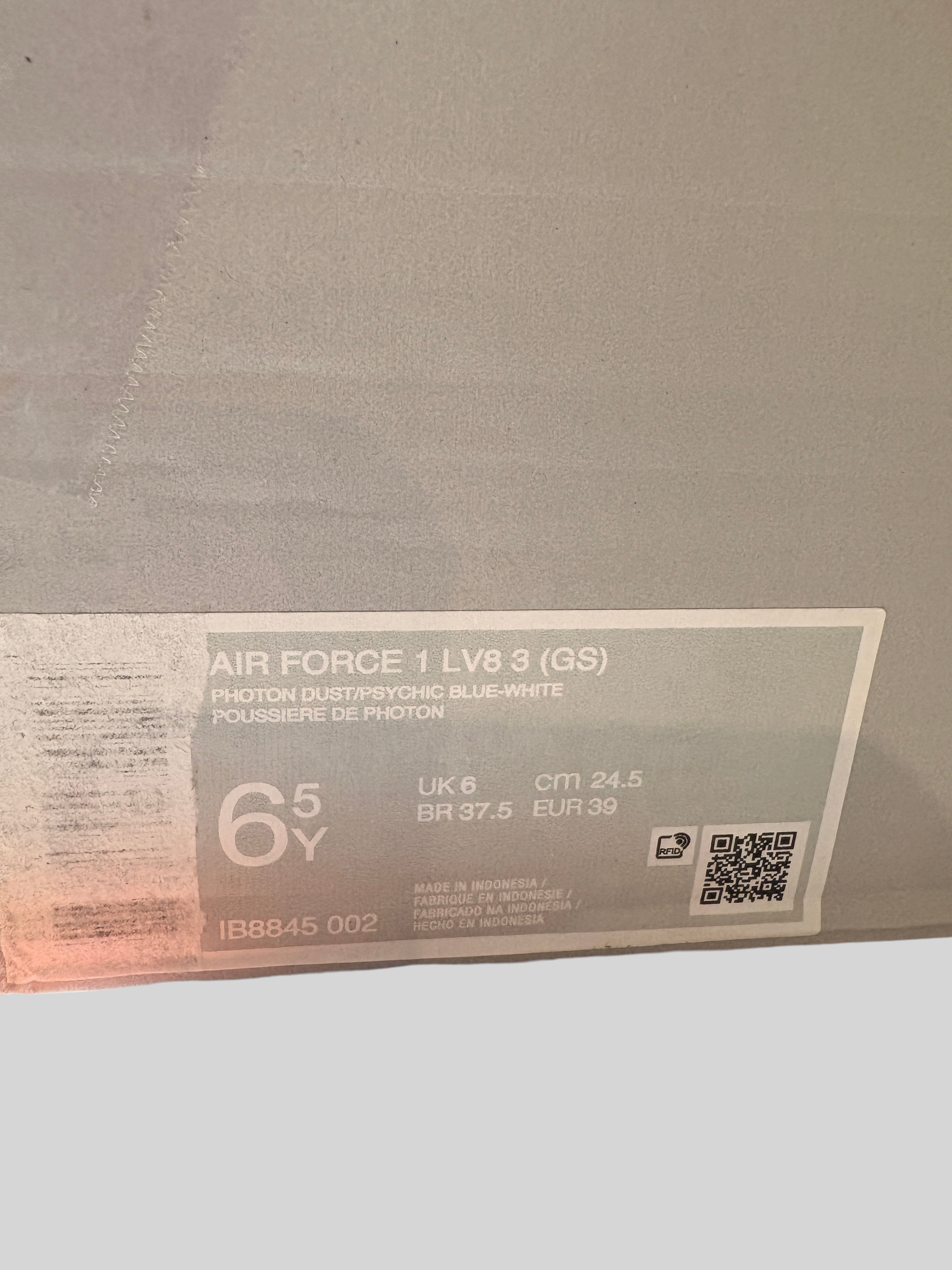 Nike Air Force 1 LV8 3 GS – Photon Dust / Psychic Blue – Neuve avec étiquette NIKE