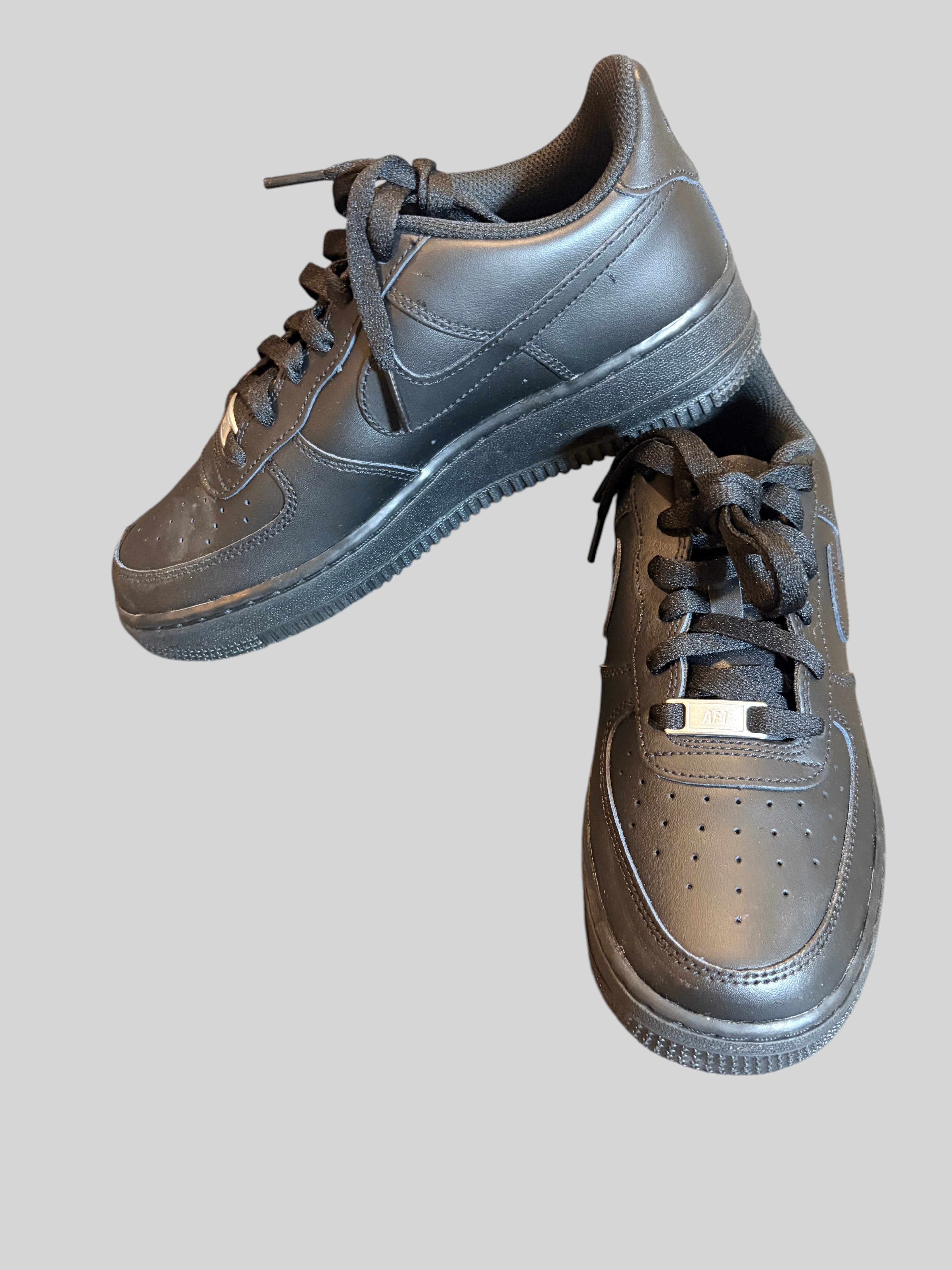 Nike Air Force 1 LE GS Triple Black – Neuve avec étiquette NIKE