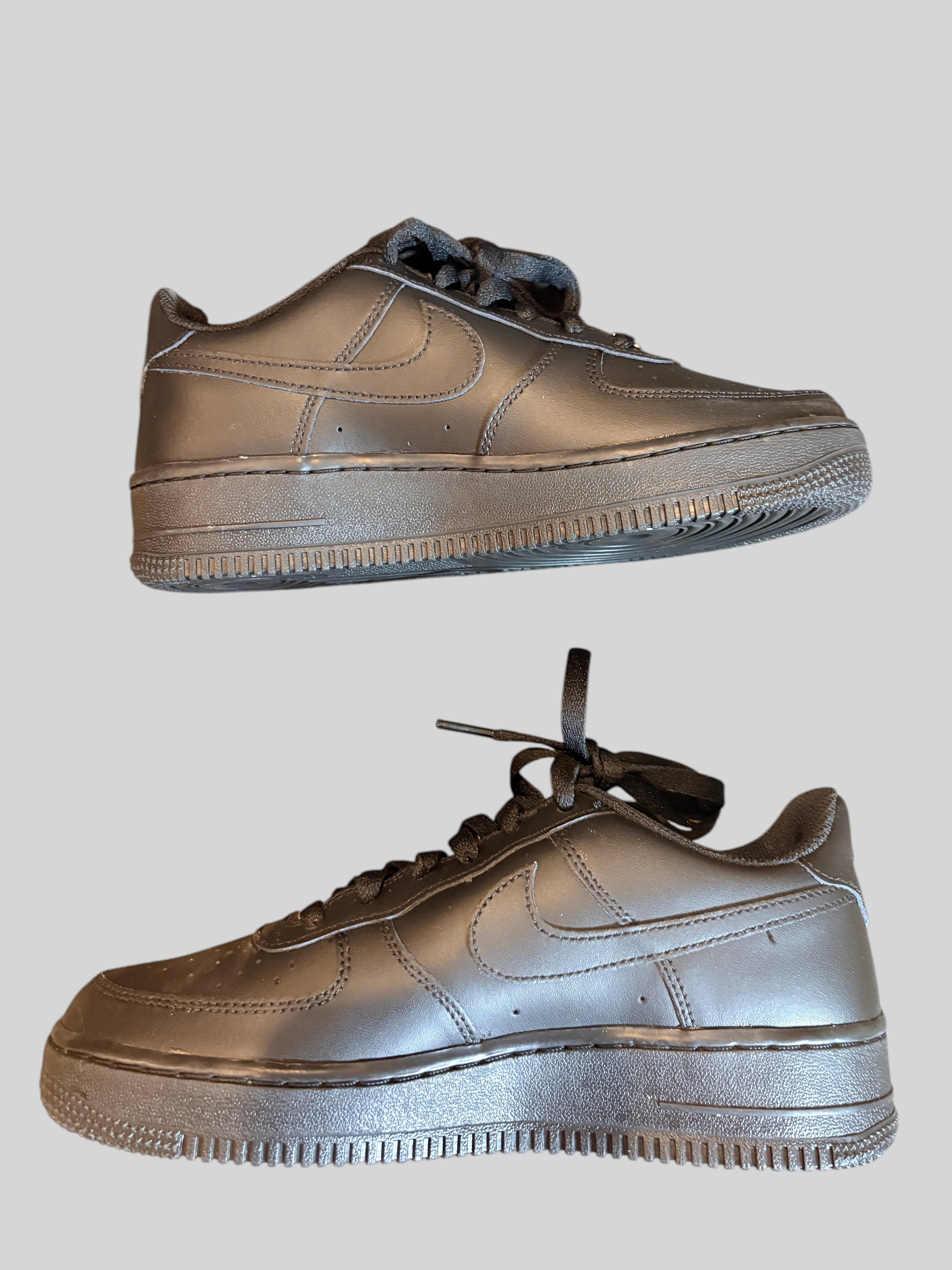 Nike Air Force 1 LE GS Triple Black – Neuve avec étiquette NIKE