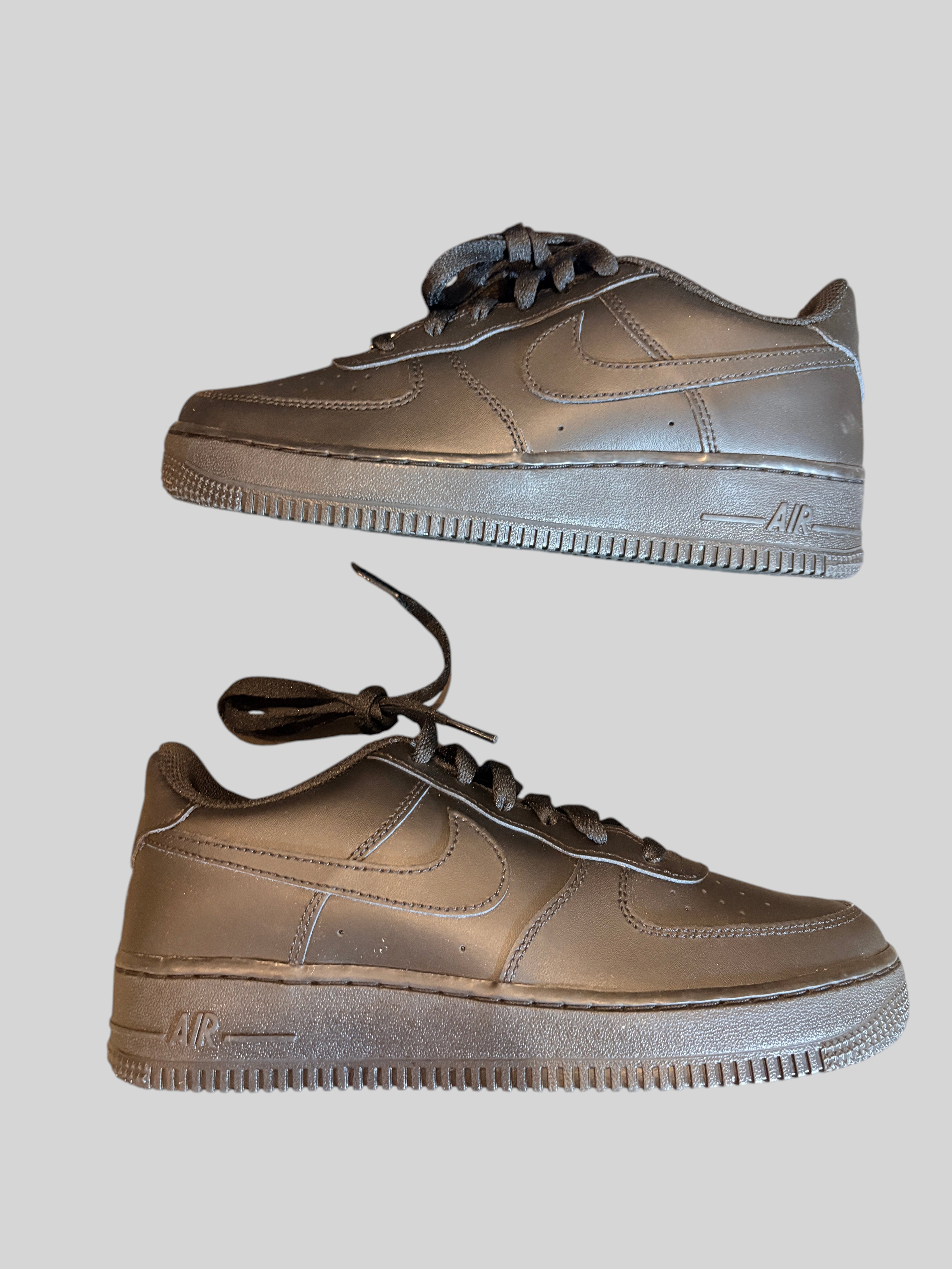 Nike Air Force 1 LE GS Triple Black – Neuve avec étiquette NIKE