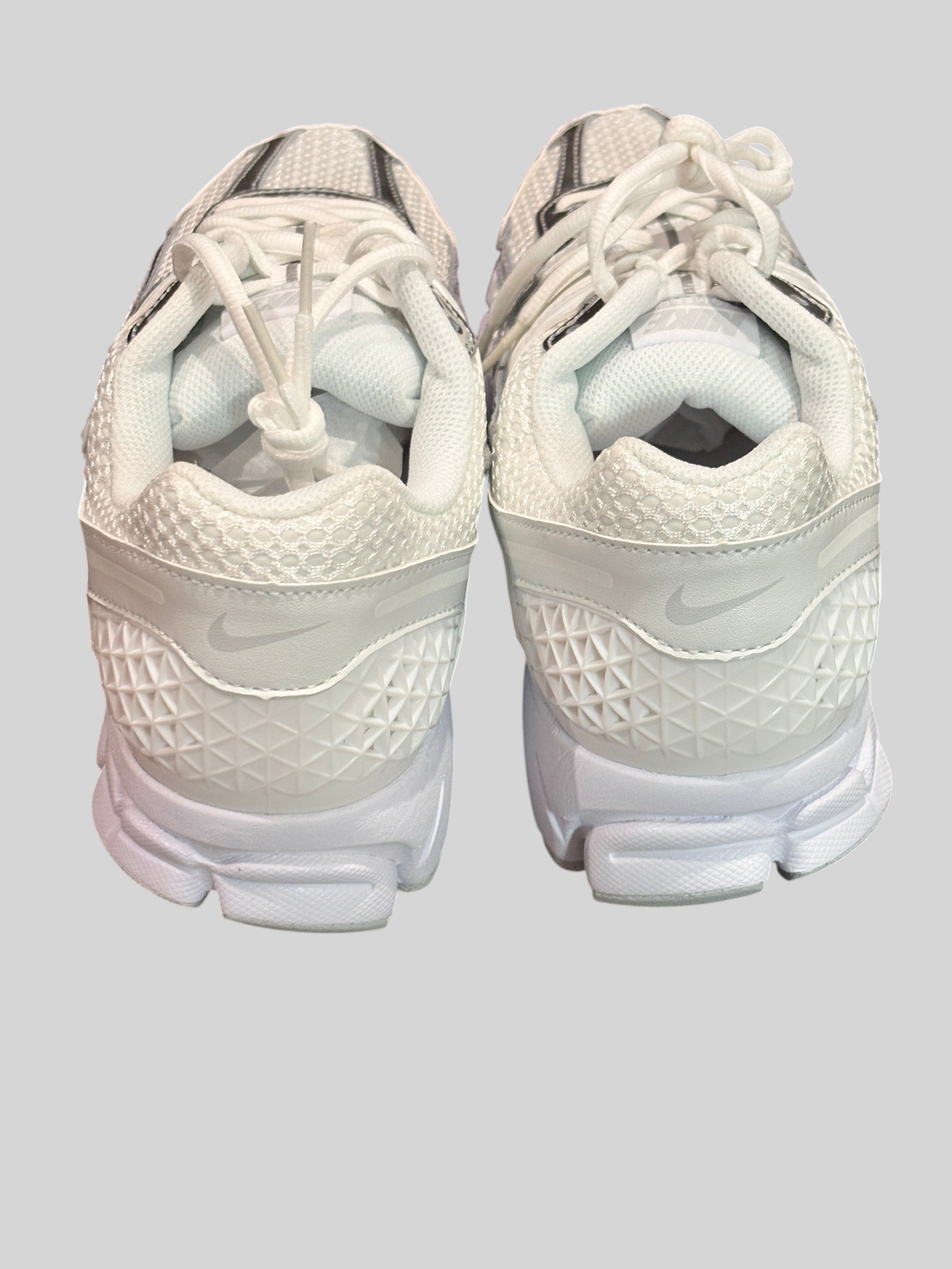 Nike Zoom Vomero 5 Chrome Toe White Metallic Silver – Neuve avec étiquette NIKE
