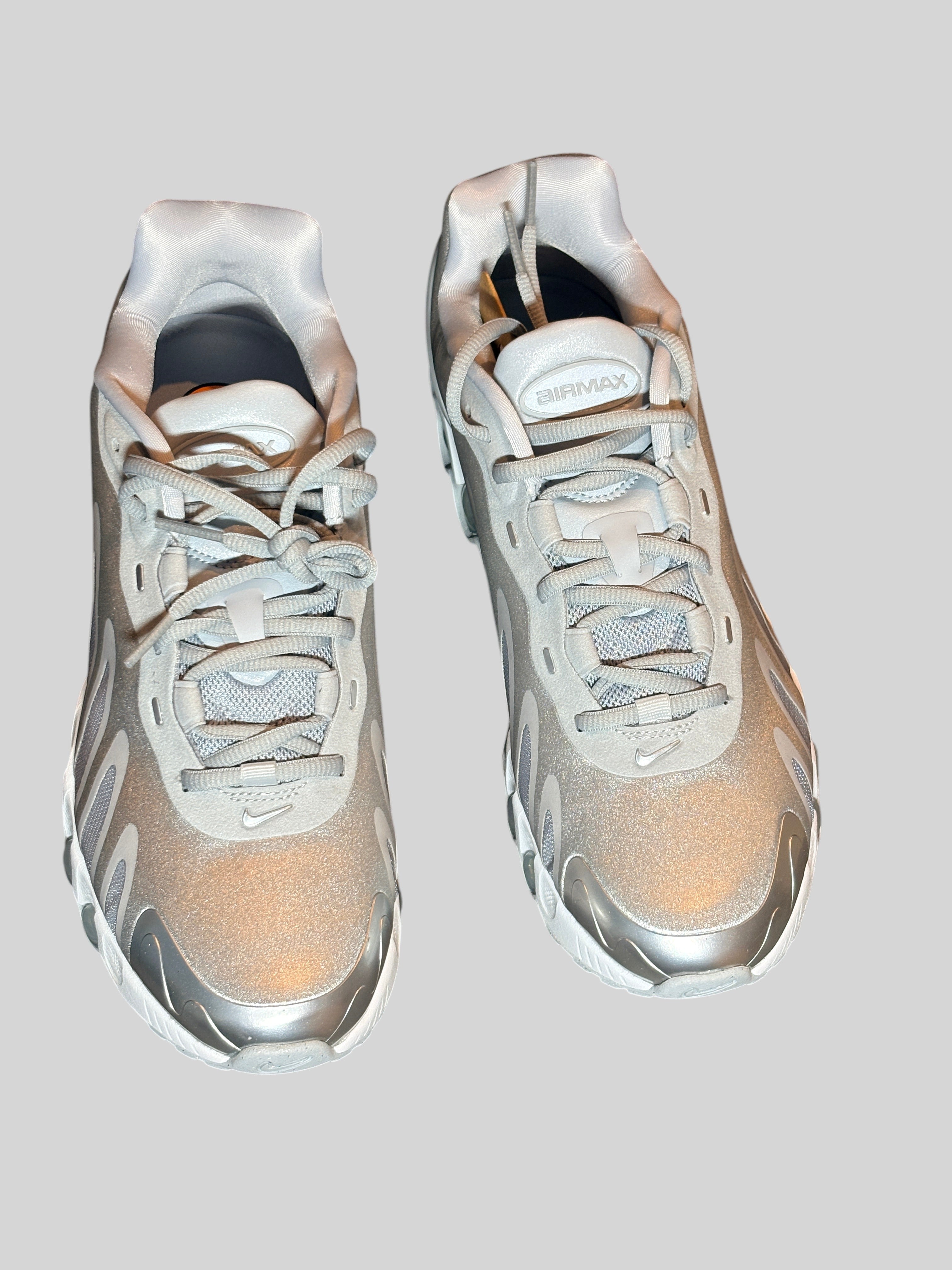 Nike Air Max Dn8 Wolf Grey Metallic Silver – Neuve avec étiquette NIKE