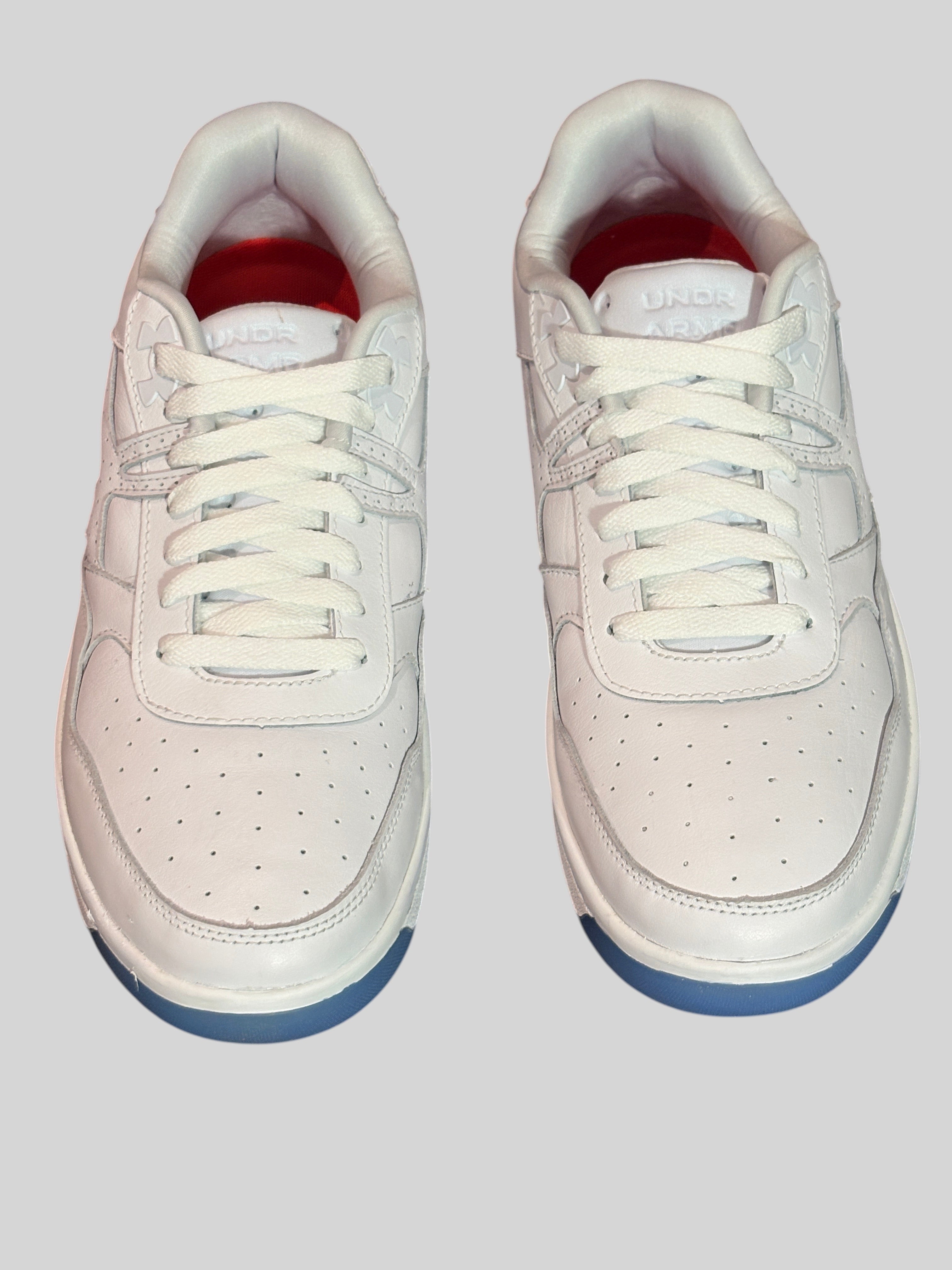 Under Armour UA Court 96 – White / Blue / Red – Neuve avec étiquette UNDER ARMOR