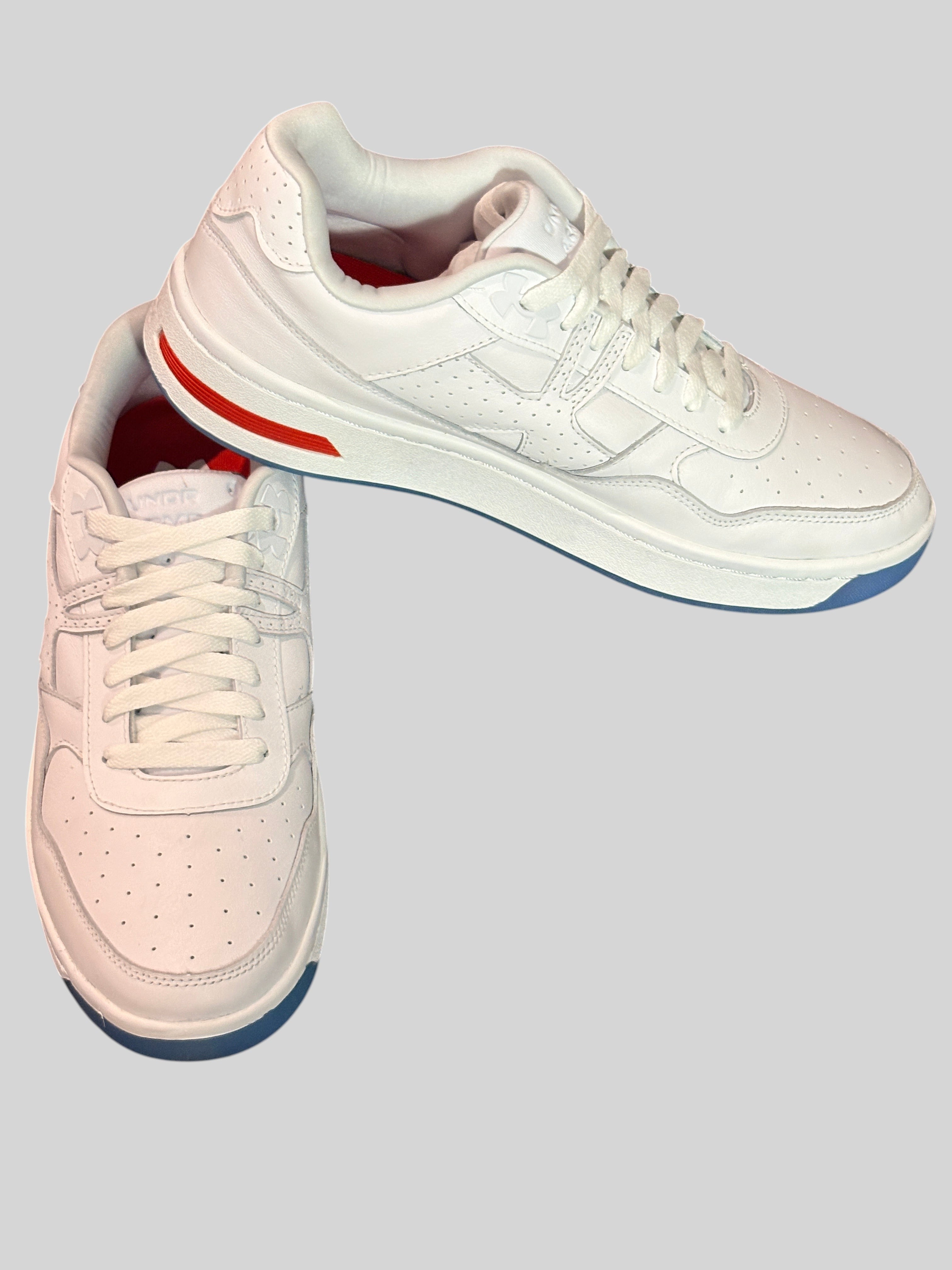 Under Armour UA Court 96 – White / Blue / Red – Neuve avec étiquette UNDER ARMOR